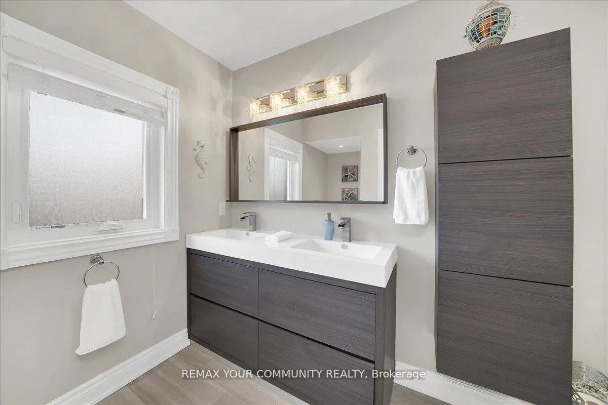 Photo 26 of 130 Princeton Gate, Vaughan, Maple — HOMEH