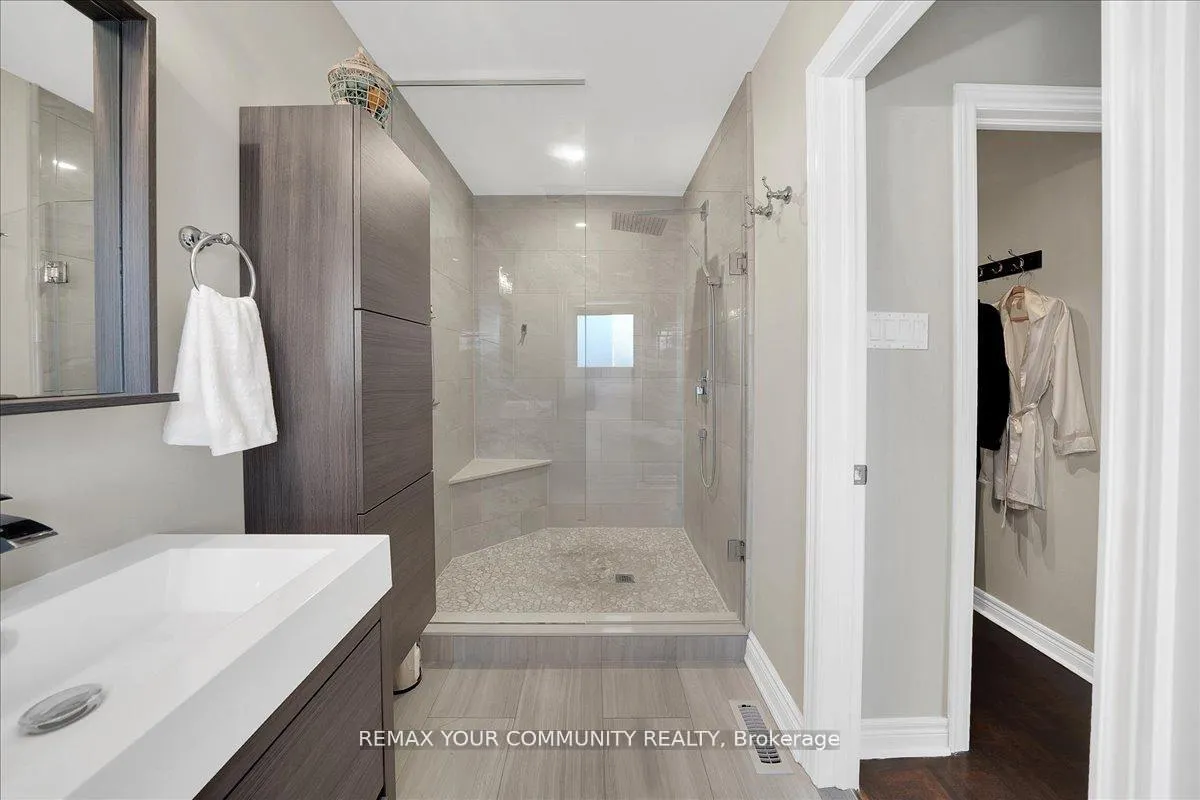 Photo 27 of 130 Princeton Gate, Vaughan, Maple — HOMEH