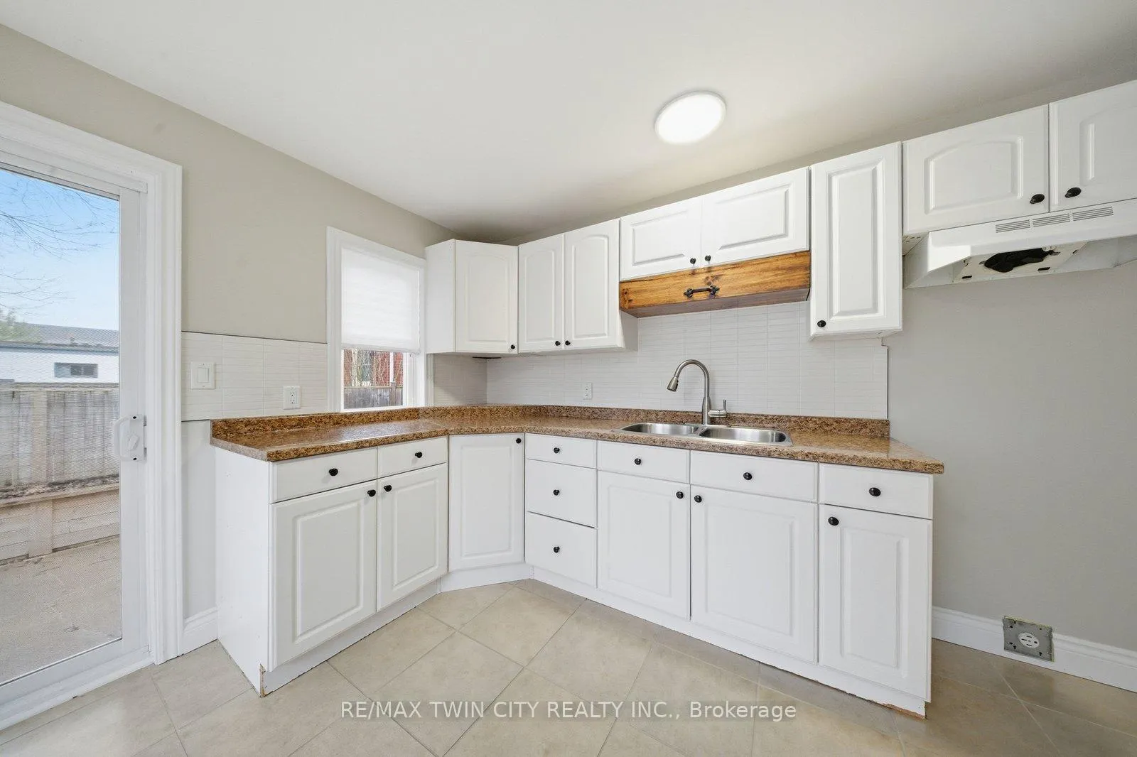 Photo 7 of 188 Grand River Avenue, Brantford — HOMEH