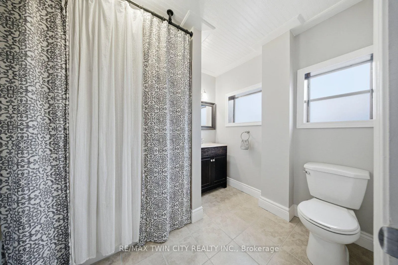 Photo 11 of 188 Grand River Avenue, Brantford — HOMEH