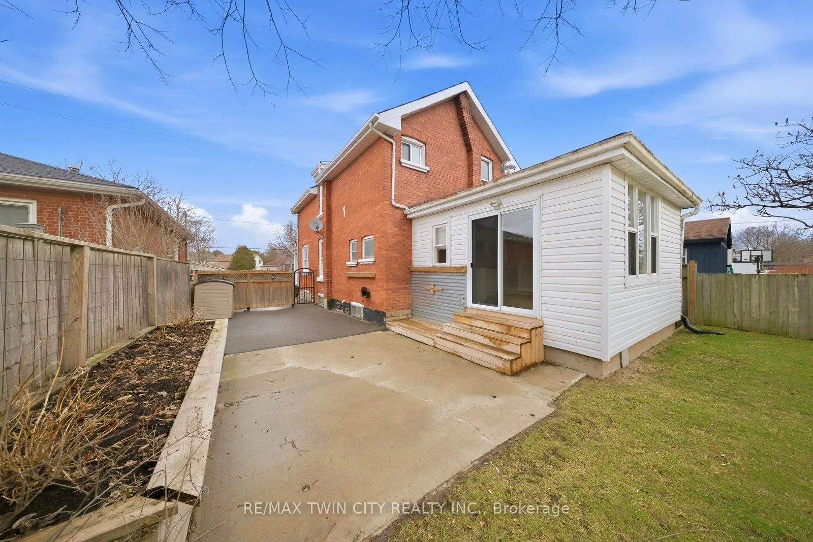Photo 20 of 188 Grand River Avenue, Brantford — HOMEH