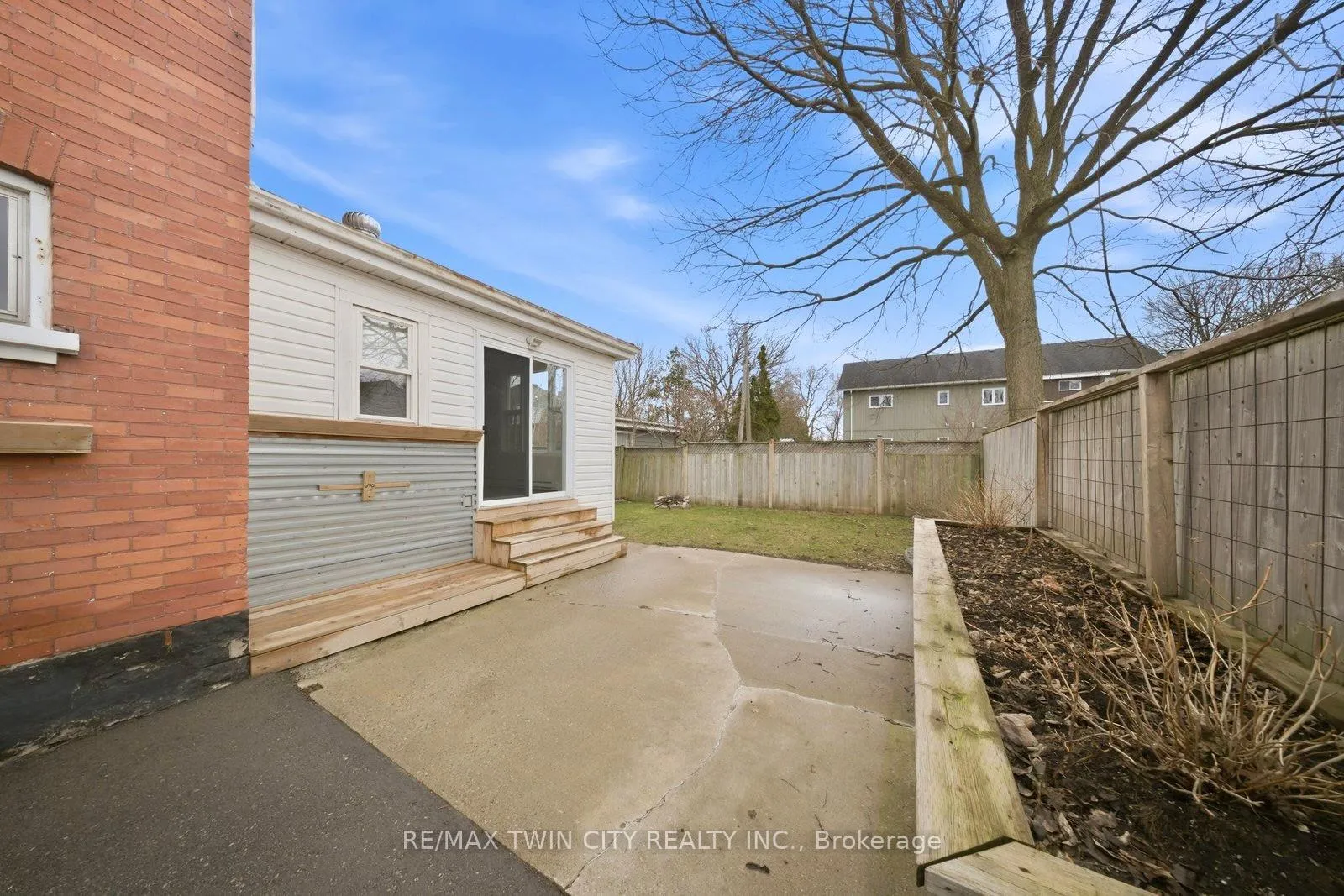 Photo 21 of 188 Grand River Avenue, Brantford — HOMEH