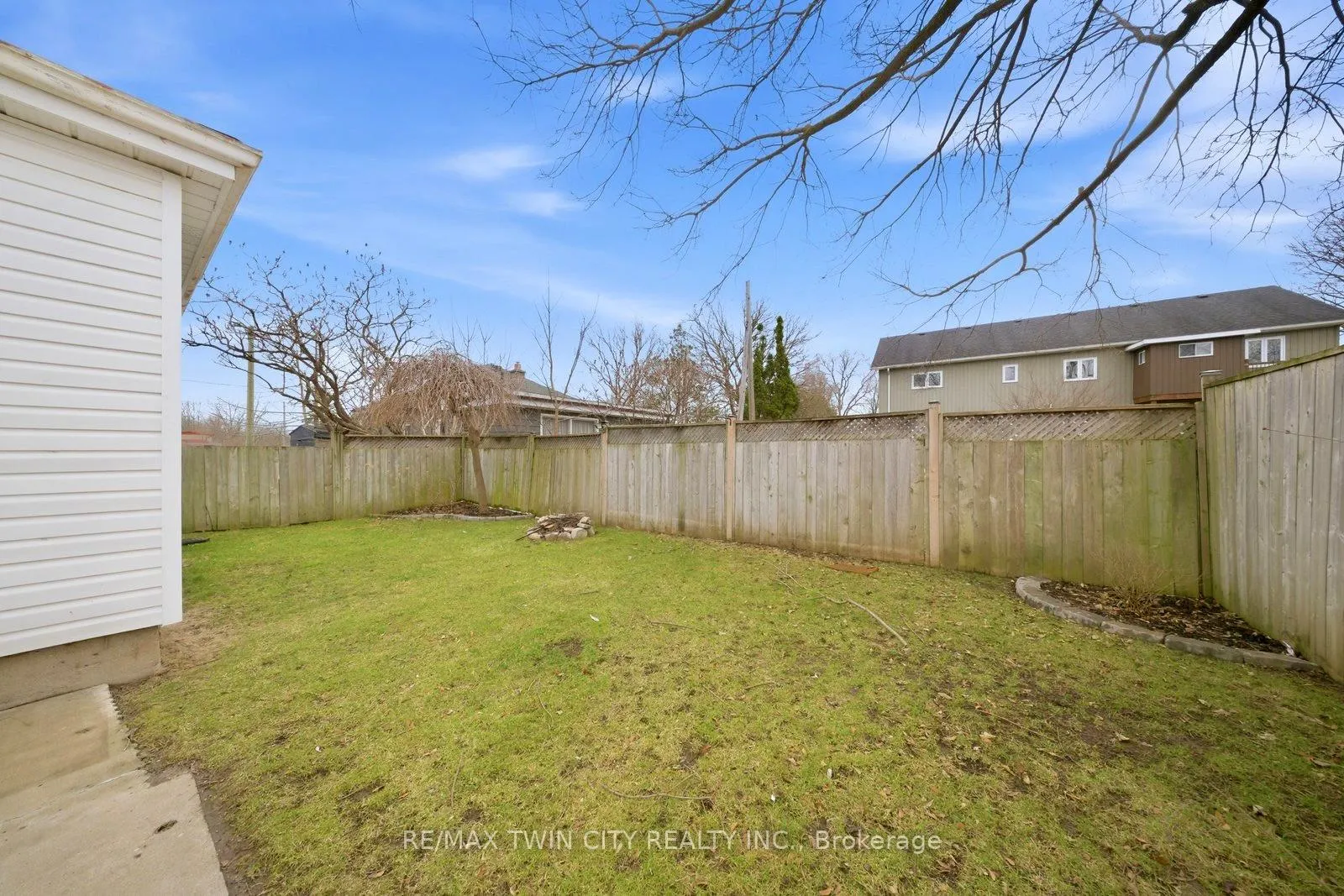 Photo 23 of 188 Grand River Avenue, Brantford — HOMEH