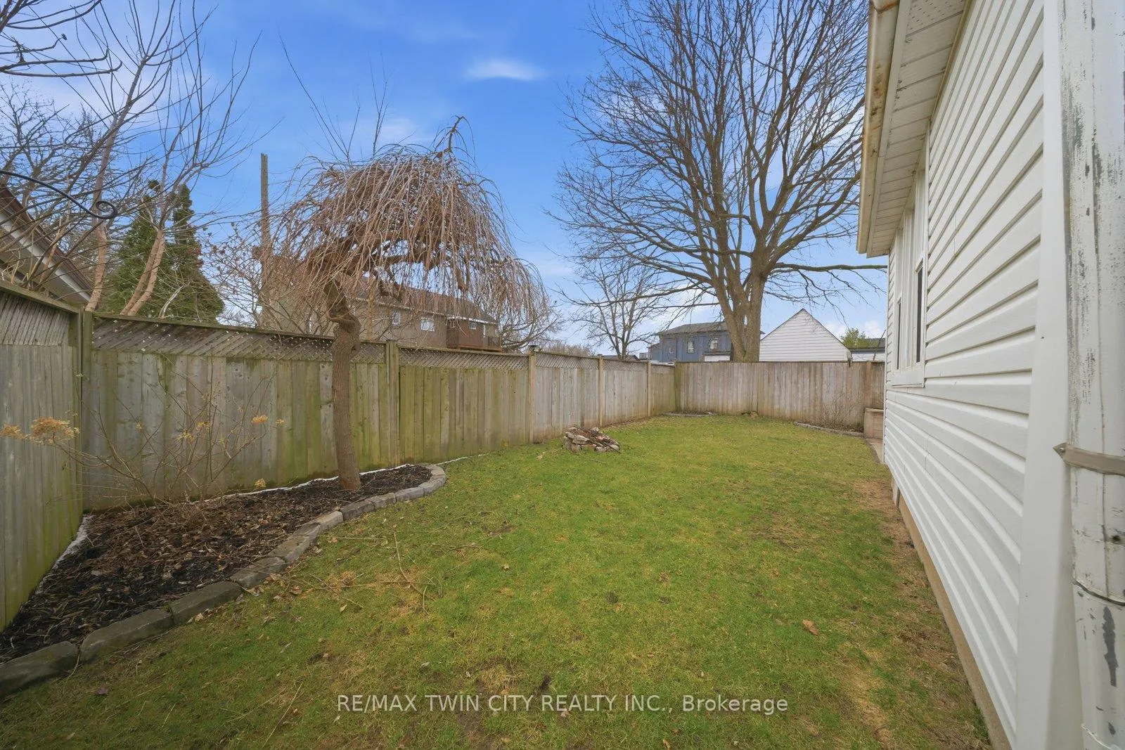 Photo 24 of 188 Grand River Avenue, Brantford — HOMEH