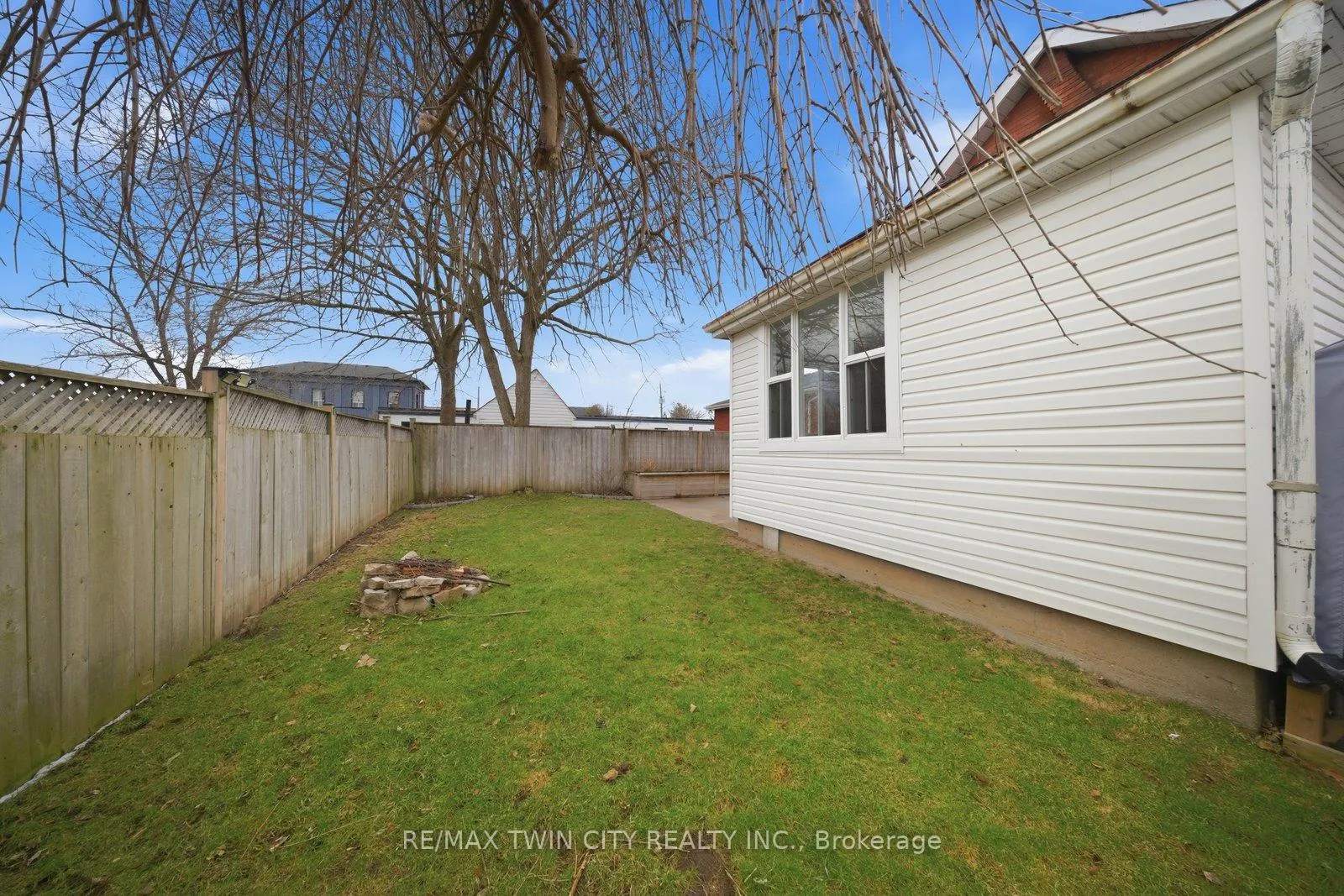 Photo 25 of 188 Grand River Avenue, Brantford — HOMEH