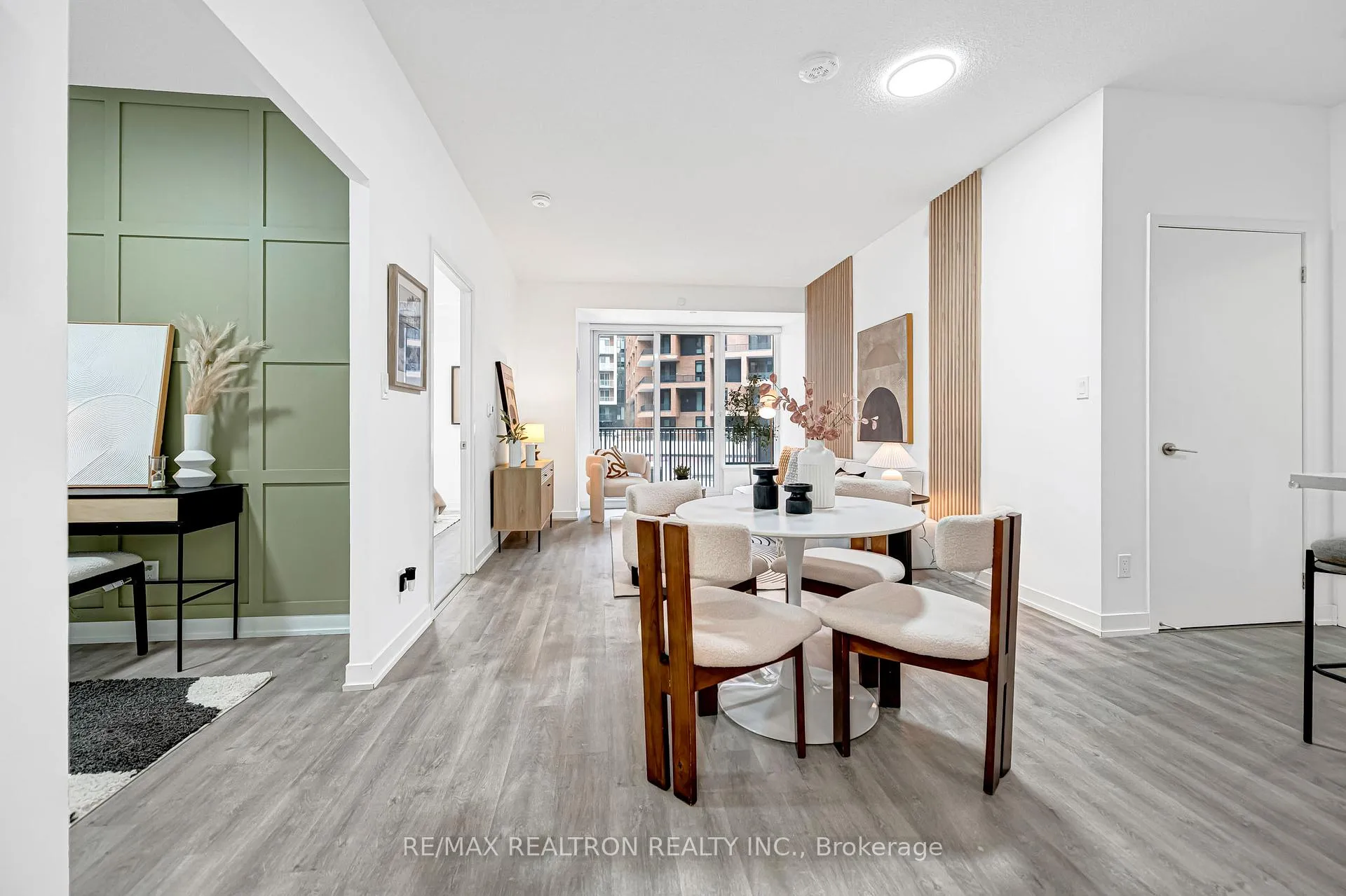 Photo 2 of Unit 403C, 38 Simcoe Promenade, Markham, Unionville — HOMEH