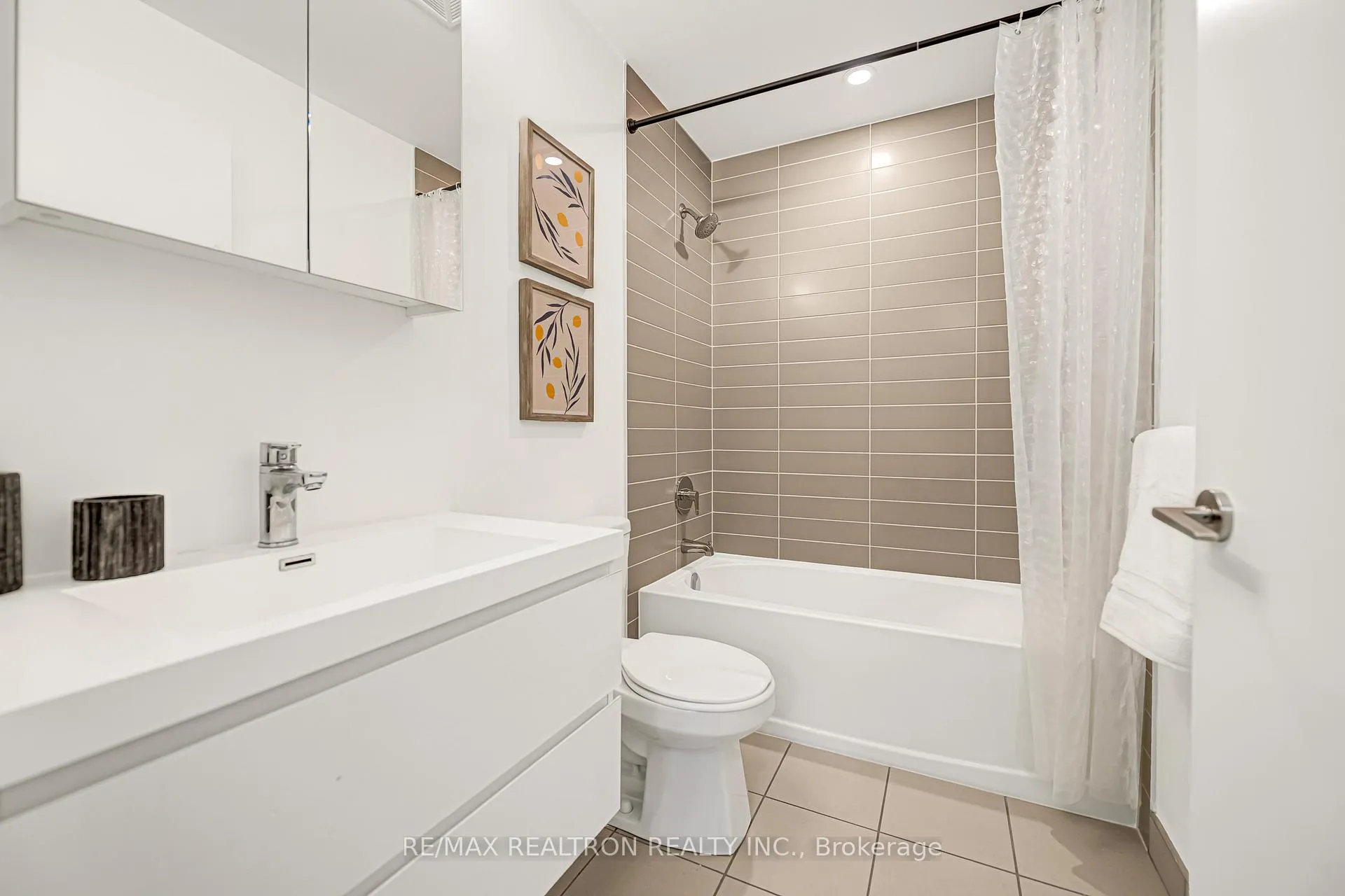 Photo 32 of Unit 403C, 38 Simcoe Promenade, Markham, Unionville — HOMEH