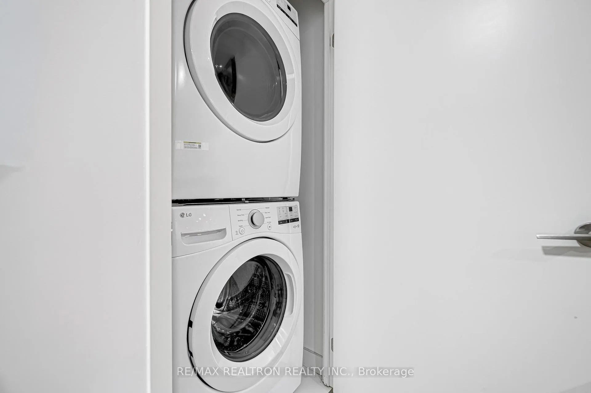 Photo 36 of Unit 403C, 38 Simcoe Promenade, Markham, Unionville — HOMEH