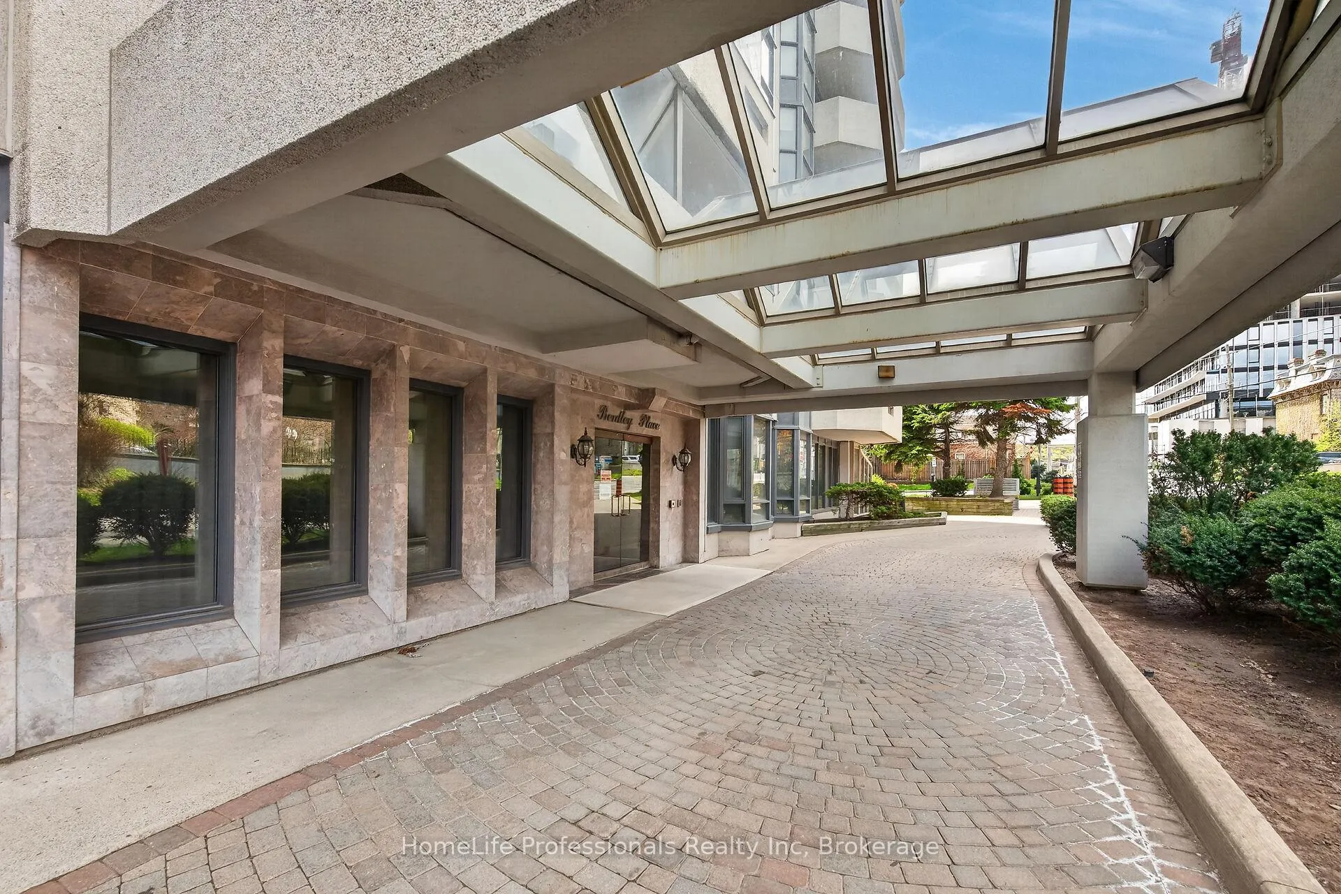 Photo 2 of Unit 1803, 67 Caroline Street S, Hamilton, Durand — HOMEH