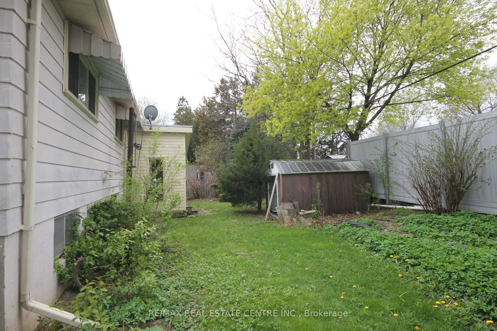 Photo 2 of 54 Moultrey Crescent, Halton Hills, Georgetown — HOMEH