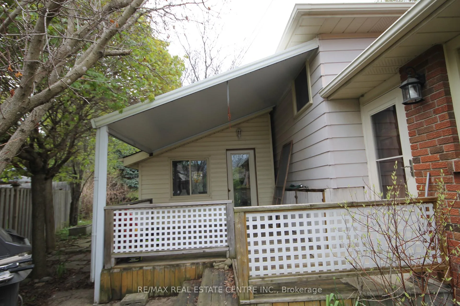 Photo 4 of 54 Moultrey Crescent, Halton Hills, Georgetown — HOMEH