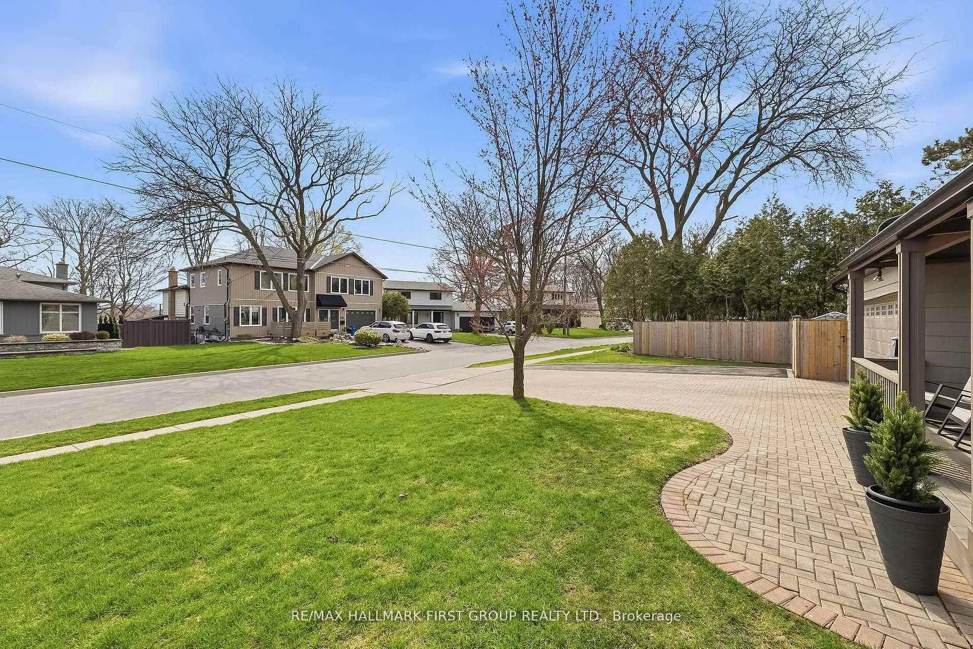 Photo 5 of 953 Vistula Drive, Pickering, West Shore — HOMEH