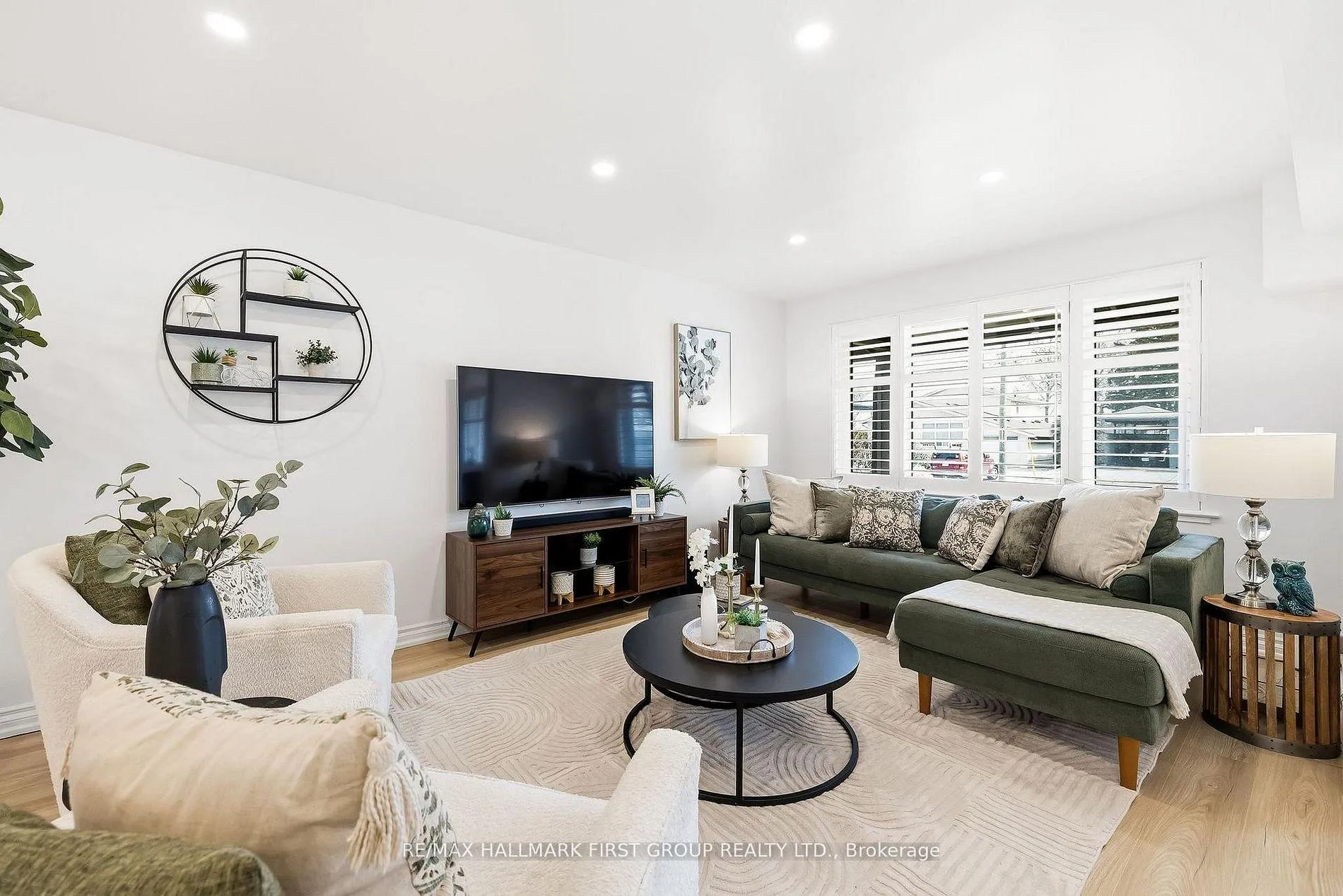 Photo 9 of 953 Vistula Drive, Pickering, West Shore — HOMEH