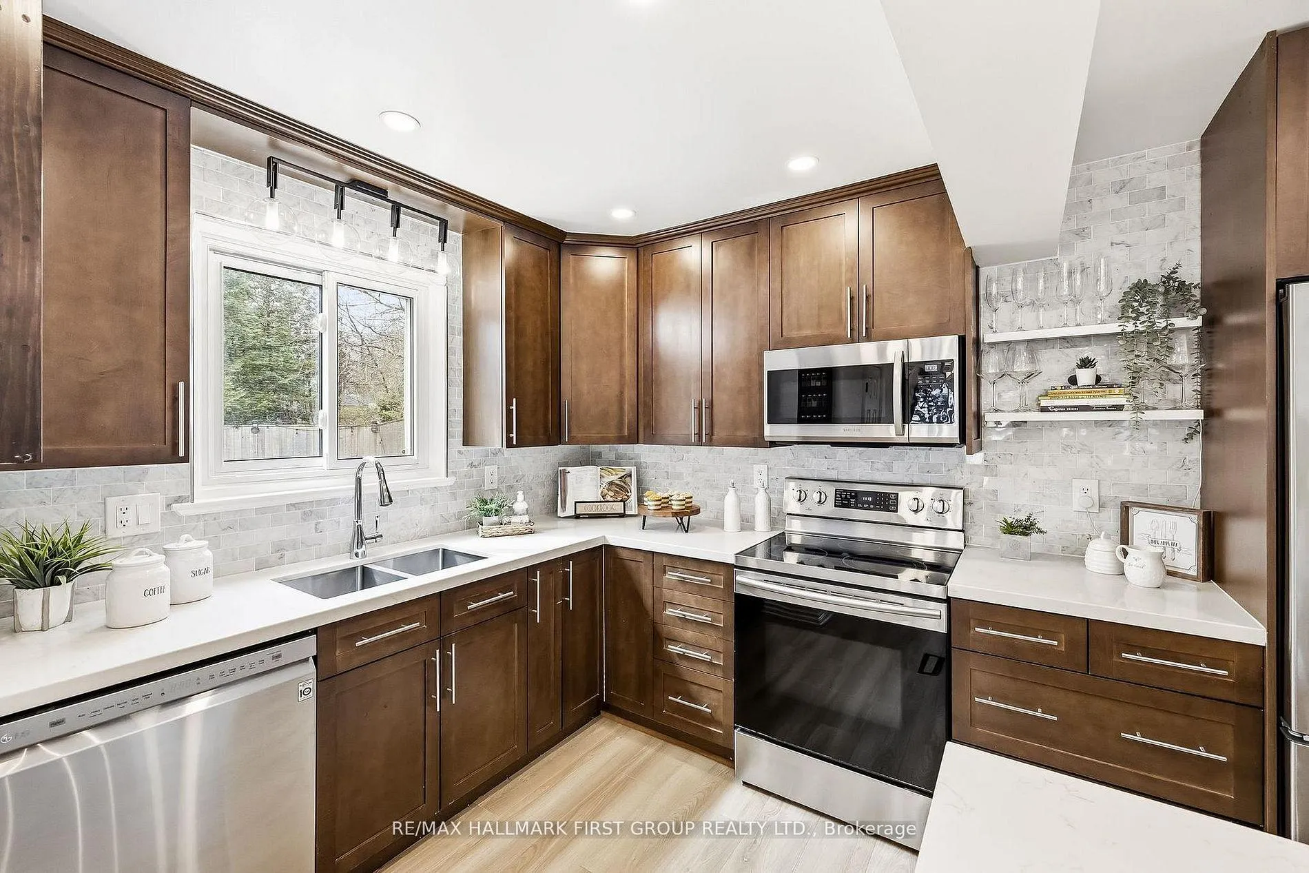 Photo 19 of 953 Vistula Drive, Pickering, West Shore — HOMEH
