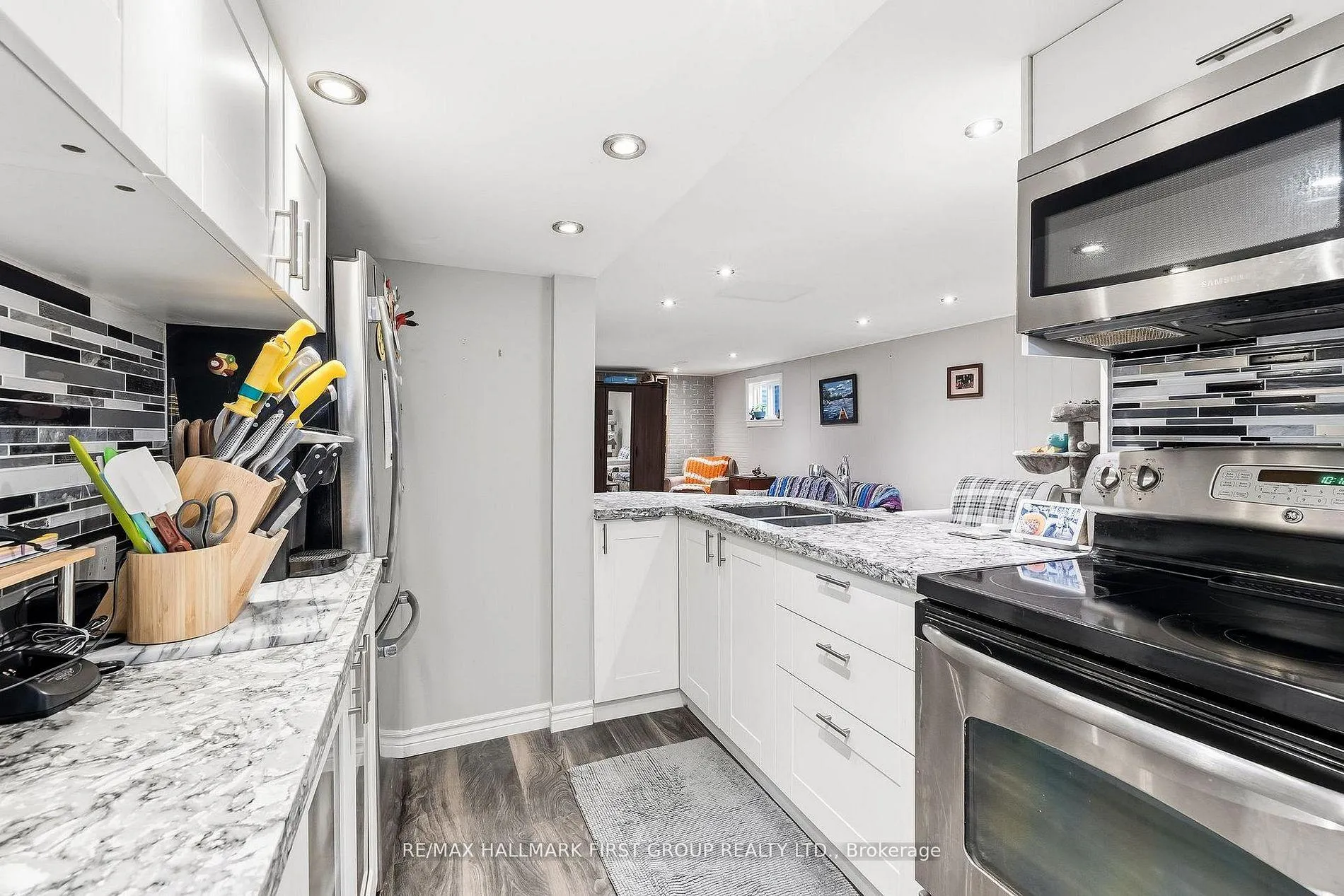 Photo 36 of 953 Vistula Drive, Pickering, West Shore — HOMEH