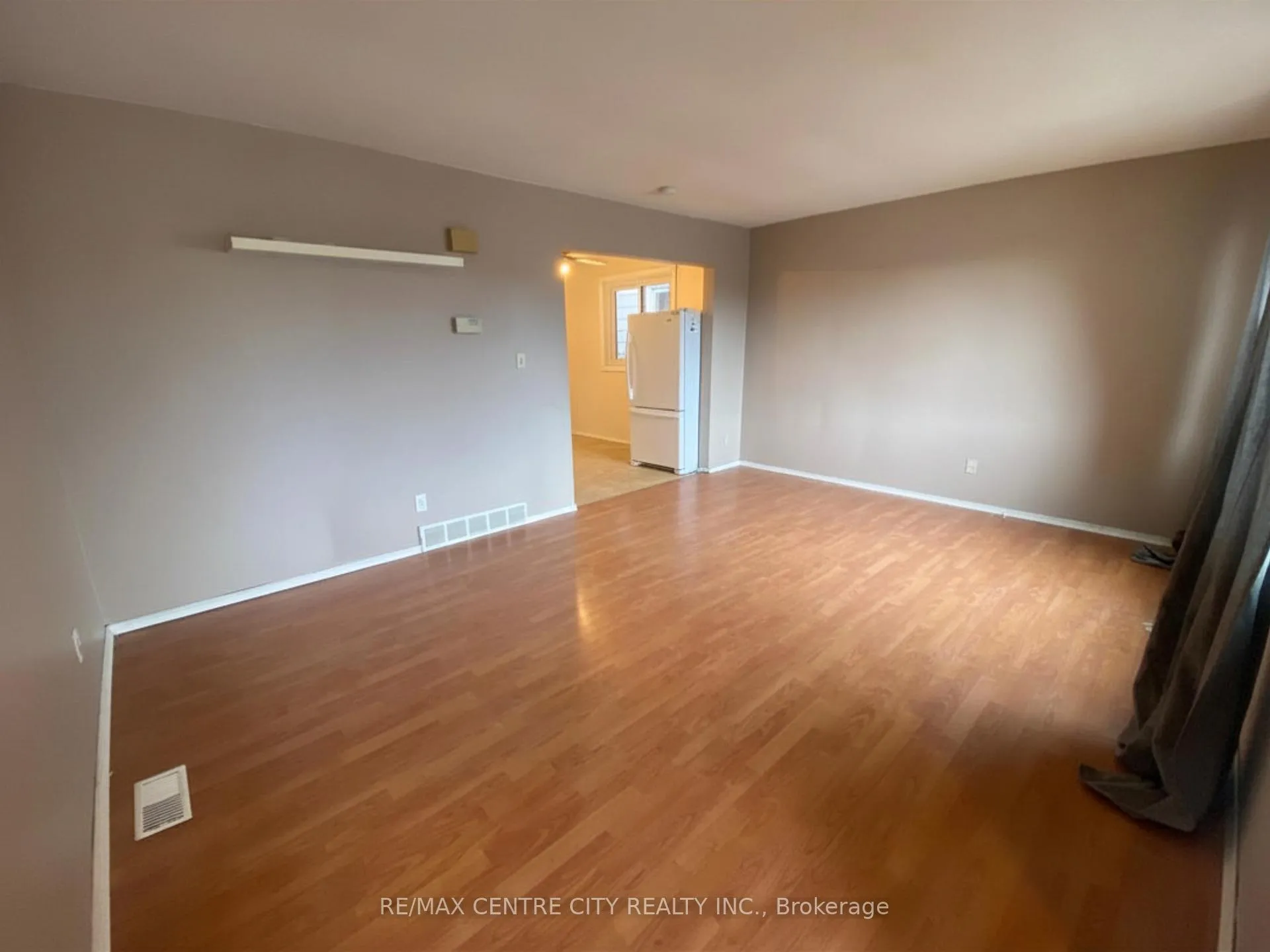 Photo 5 of 186 Centre Street, St. Thomas — HOMEH