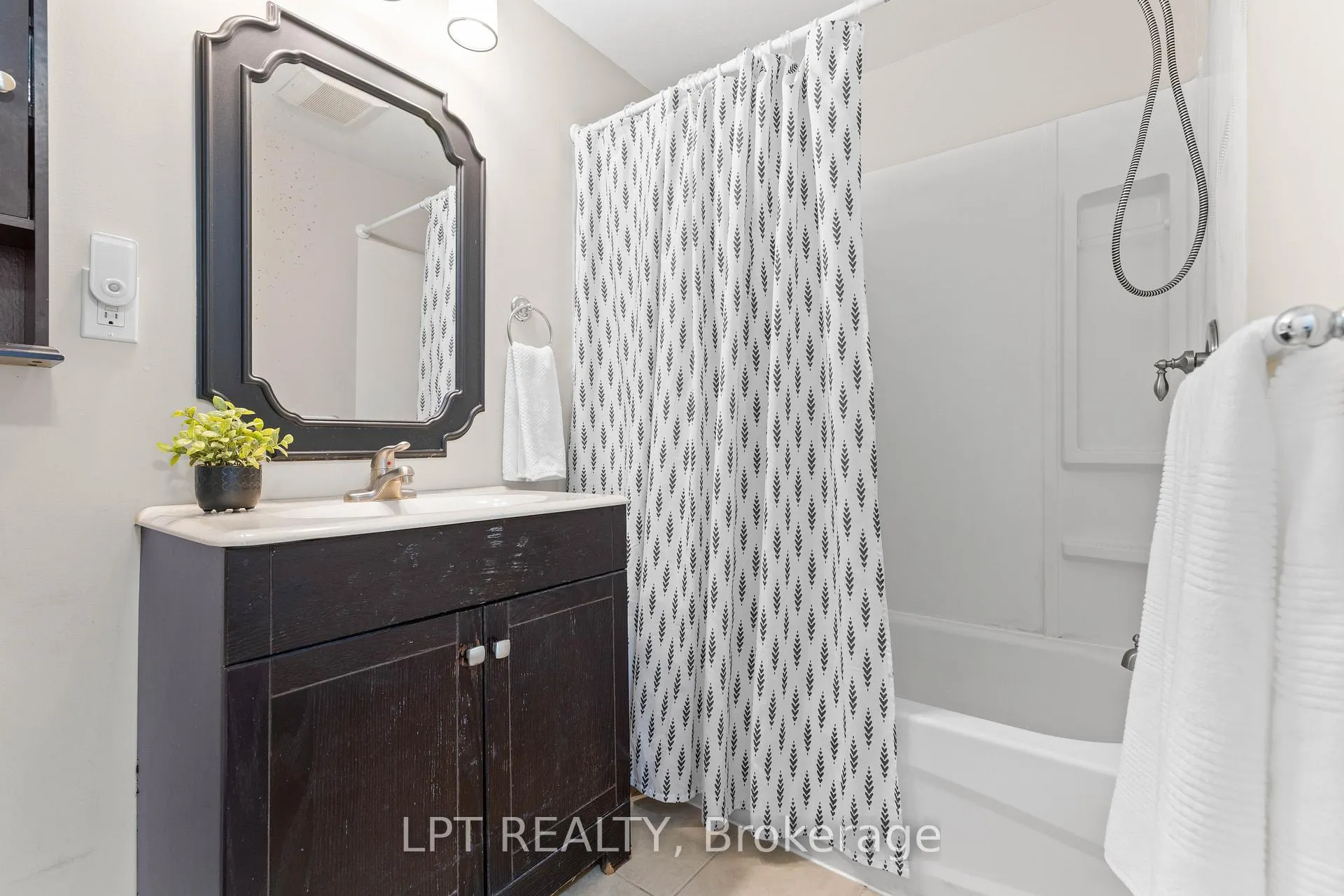 Photo 25 of 145 Silas Boulevard, Georgina, Keswick North — HOMEH