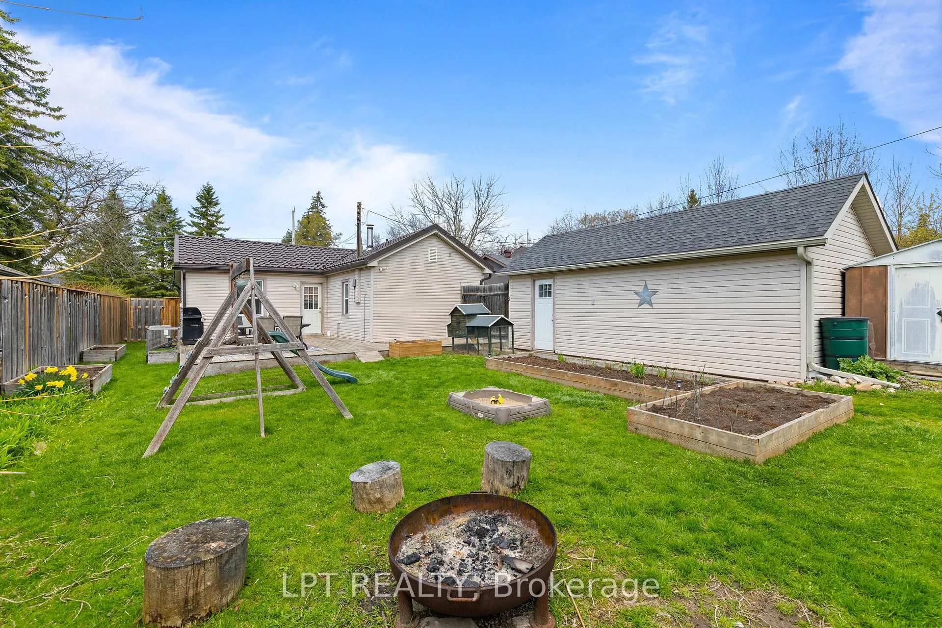 Photo 30 of 145 Silas Boulevard, Georgina, Keswick North — HOMEH