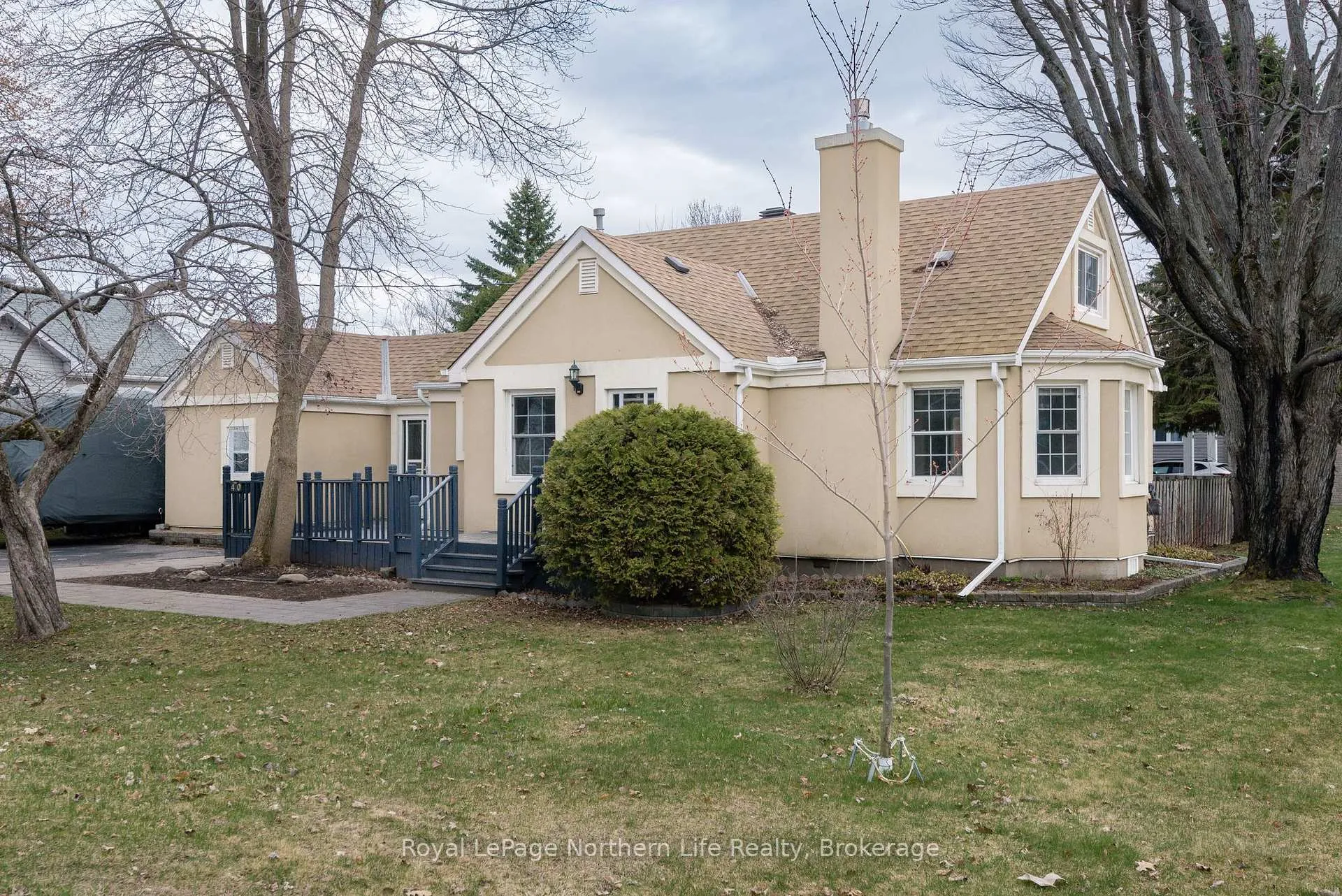 Photo 3 of 40 Macdonald Avenue W, North Bay, Ferris — HOMEH