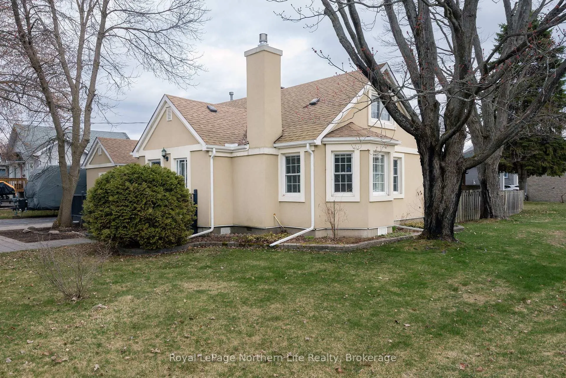 Photo 4 of 40 Macdonald Avenue W, North Bay, Ferris — HOMEH