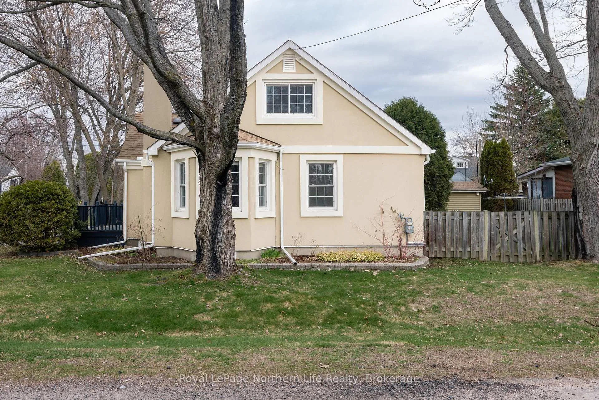 Photo 5 of 40 Macdonald Avenue W, North Bay, Ferris — HOMEH