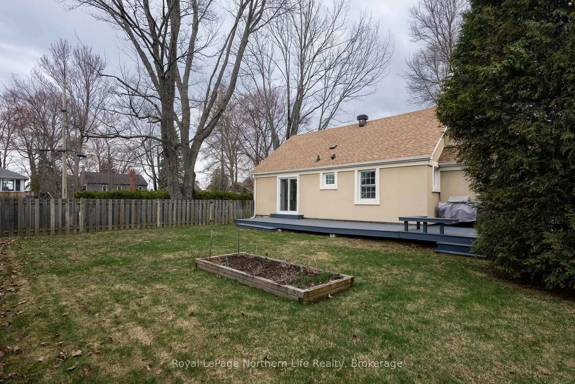 Photo 10 of 40 Macdonald Avenue W, North Bay, Ferris — HOMEH