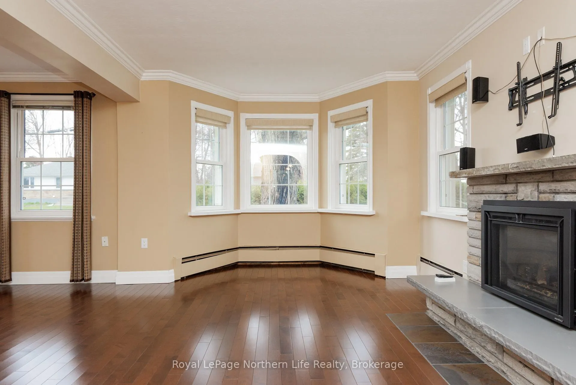 Photo 14 of 40 Macdonald Avenue W, North Bay, Ferris — HOMEH