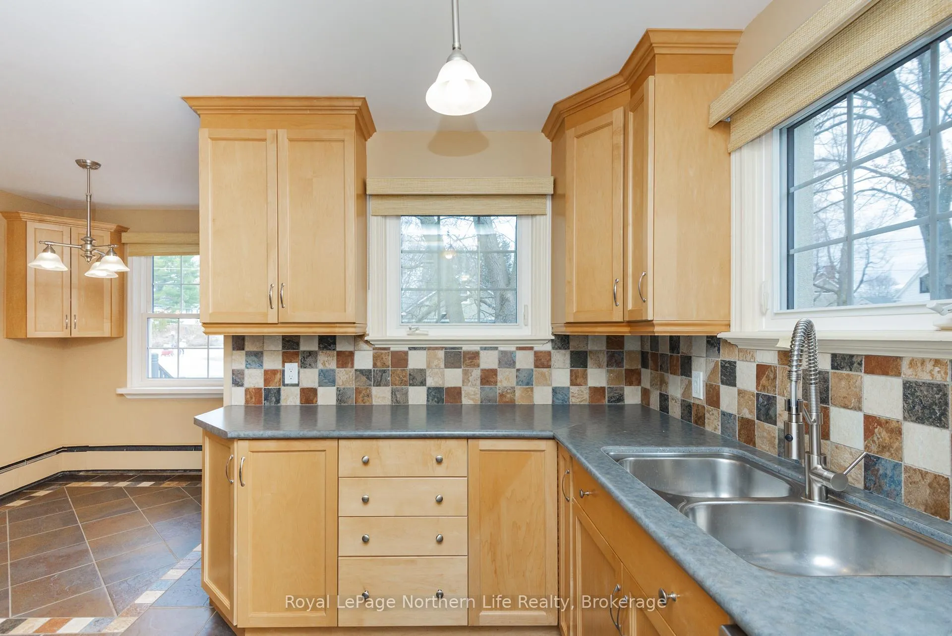 Photo 21 of 40 Macdonald Avenue W, North Bay, Ferris — HOMEH