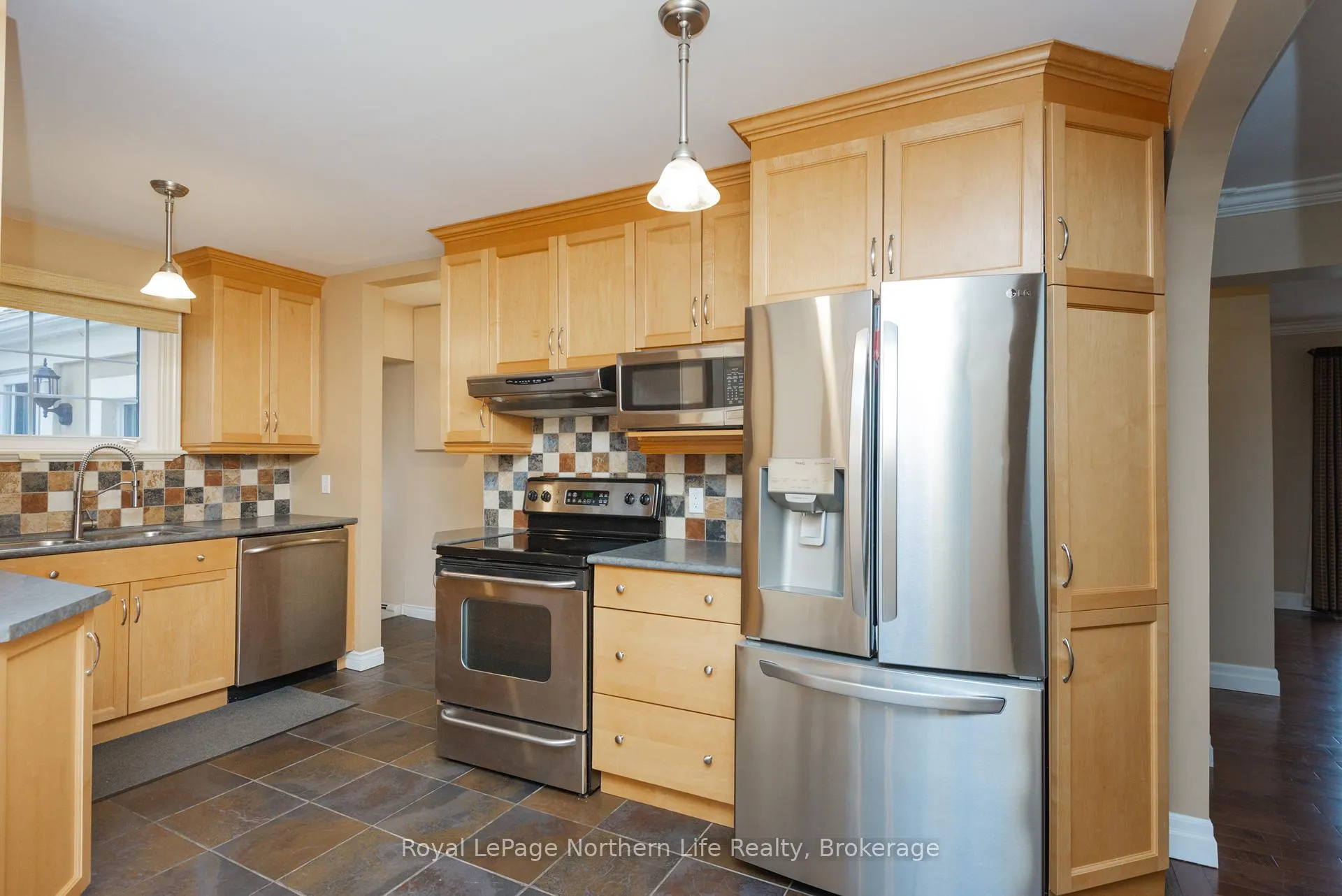 Photo 22 of 40 Macdonald Avenue W, North Bay, Ferris — HOMEH