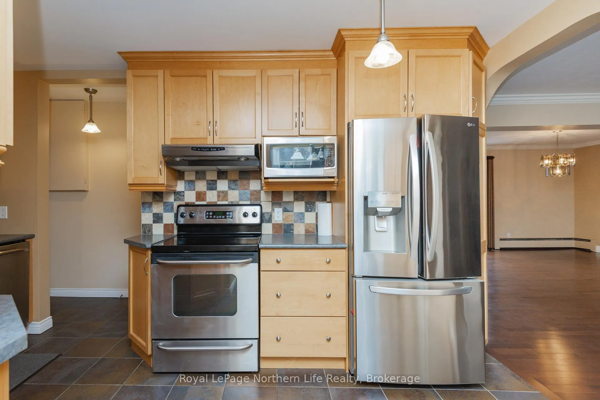 Photo 23 of 40 Macdonald Avenue W, North Bay, Ferris — HOMEH