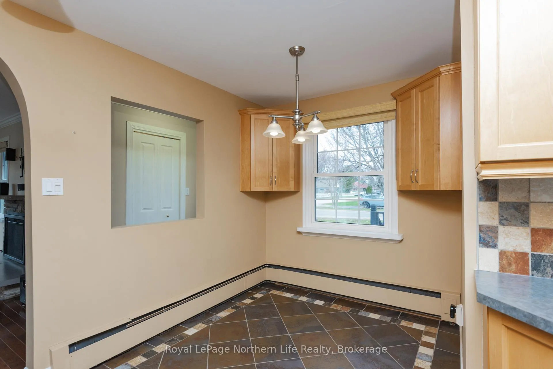 Photo 25 of 40 Macdonald Avenue W, North Bay, Ferris — HOMEH