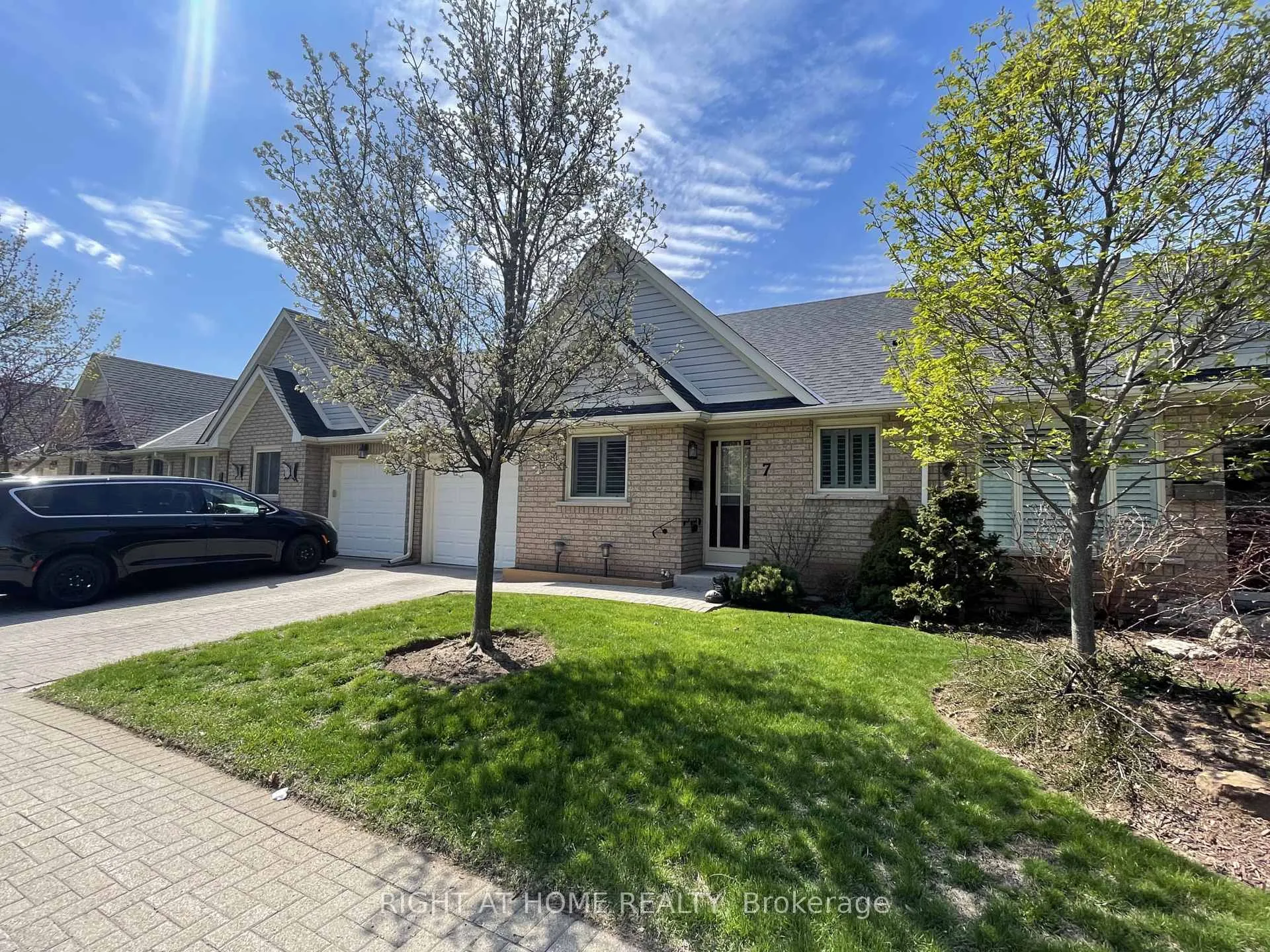 Photo 1 of Unit 7, 165 Main Street E, Grimsby, Grimsby East — HOMEH