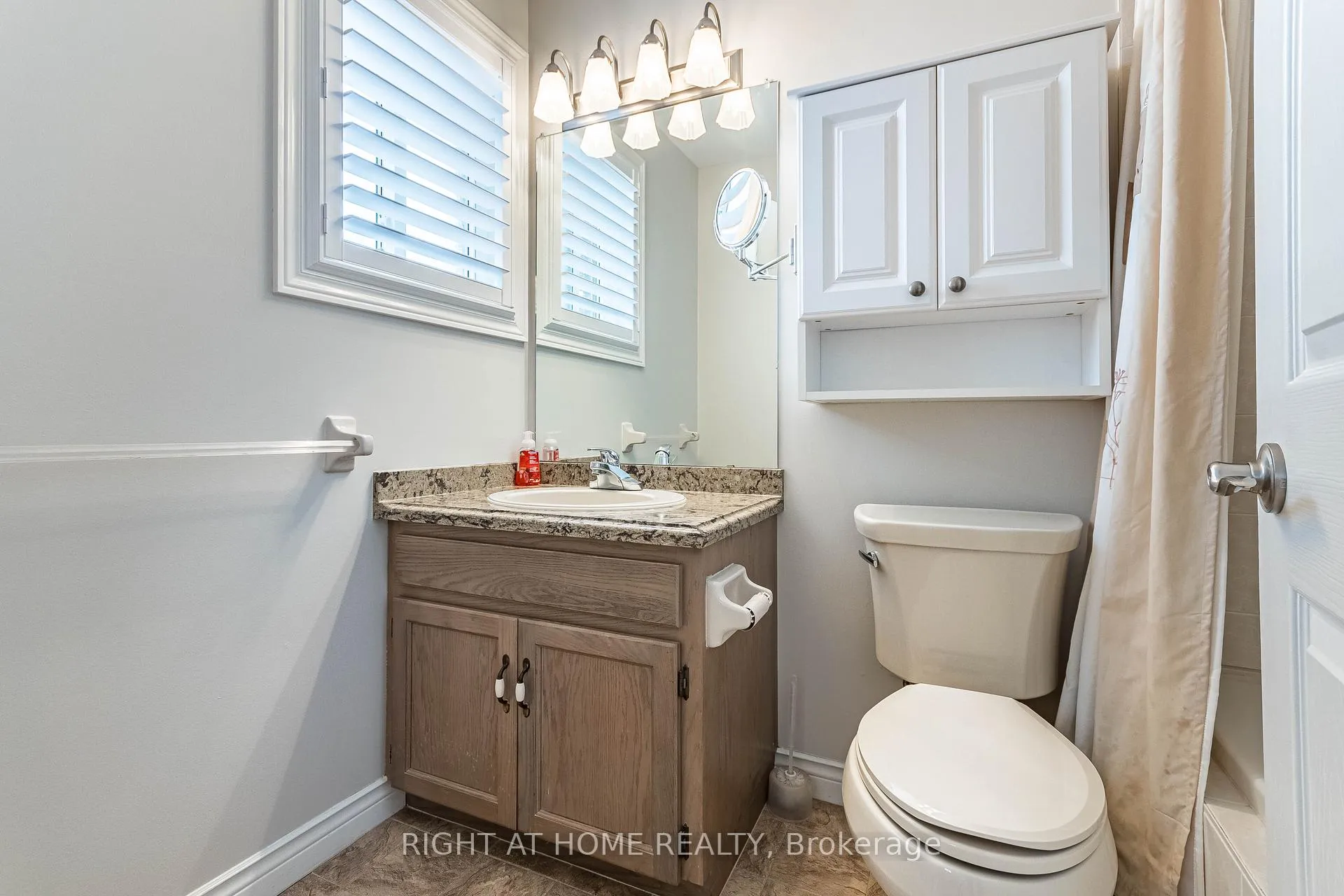 Photo 6 of Unit 7, 165 Main Street E, Grimsby, Grimsby East — HOMEH