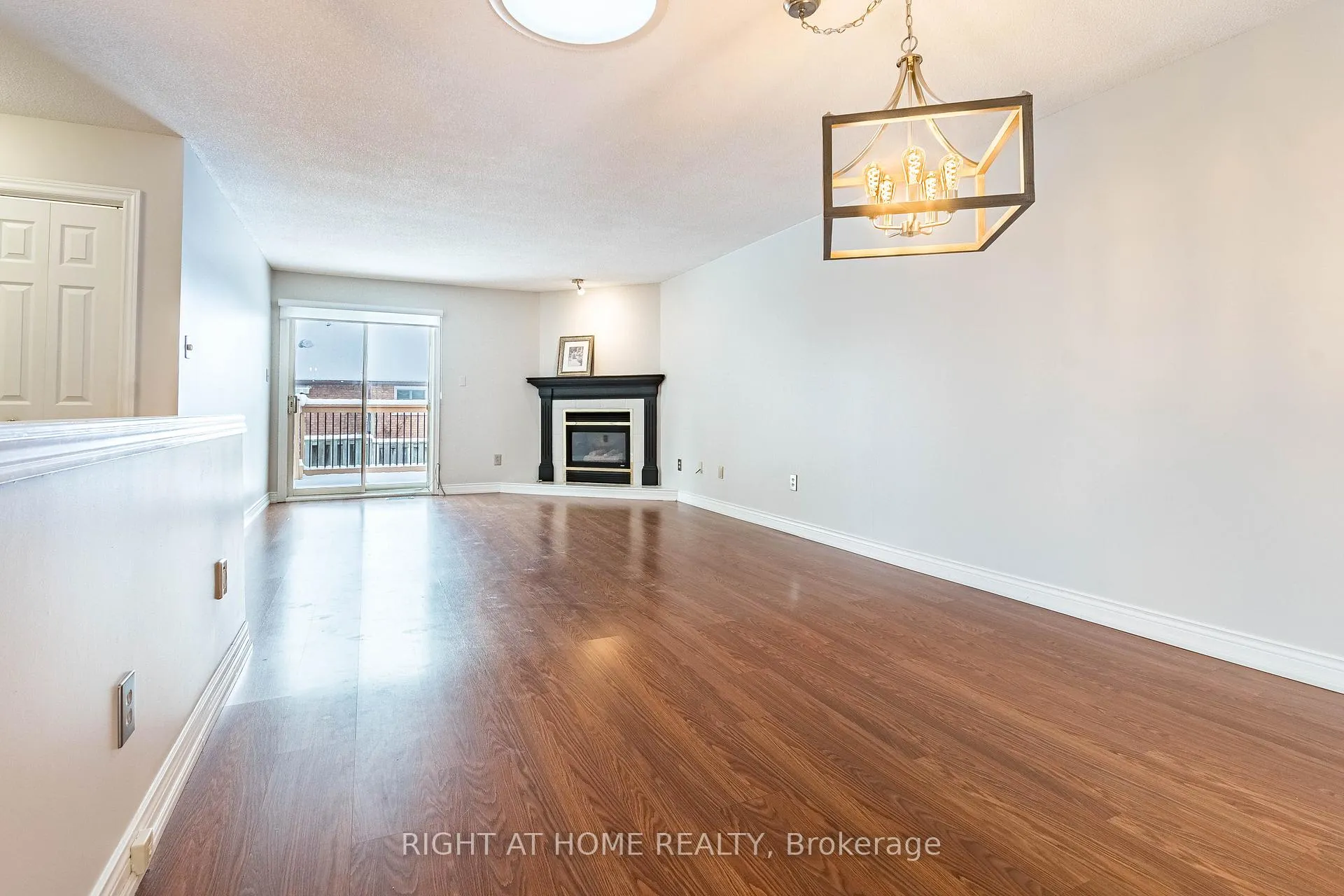 Photo 11 of Unit 7, 165 Main Street E, Grimsby, Grimsby East — HOMEH
