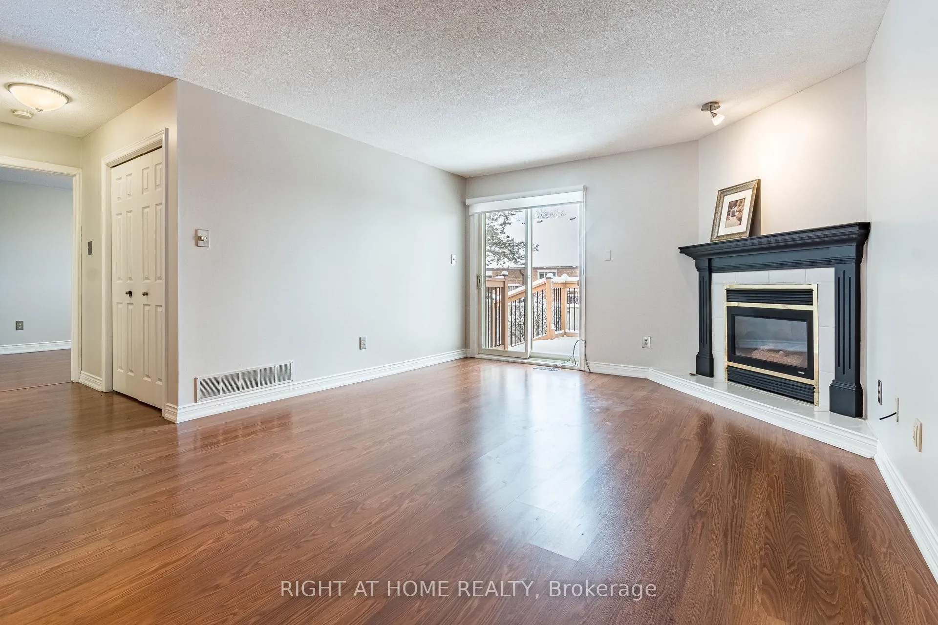 Photo 13 of Unit 7, 165 Main Street E, Grimsby, Grimsby East — HOMEH