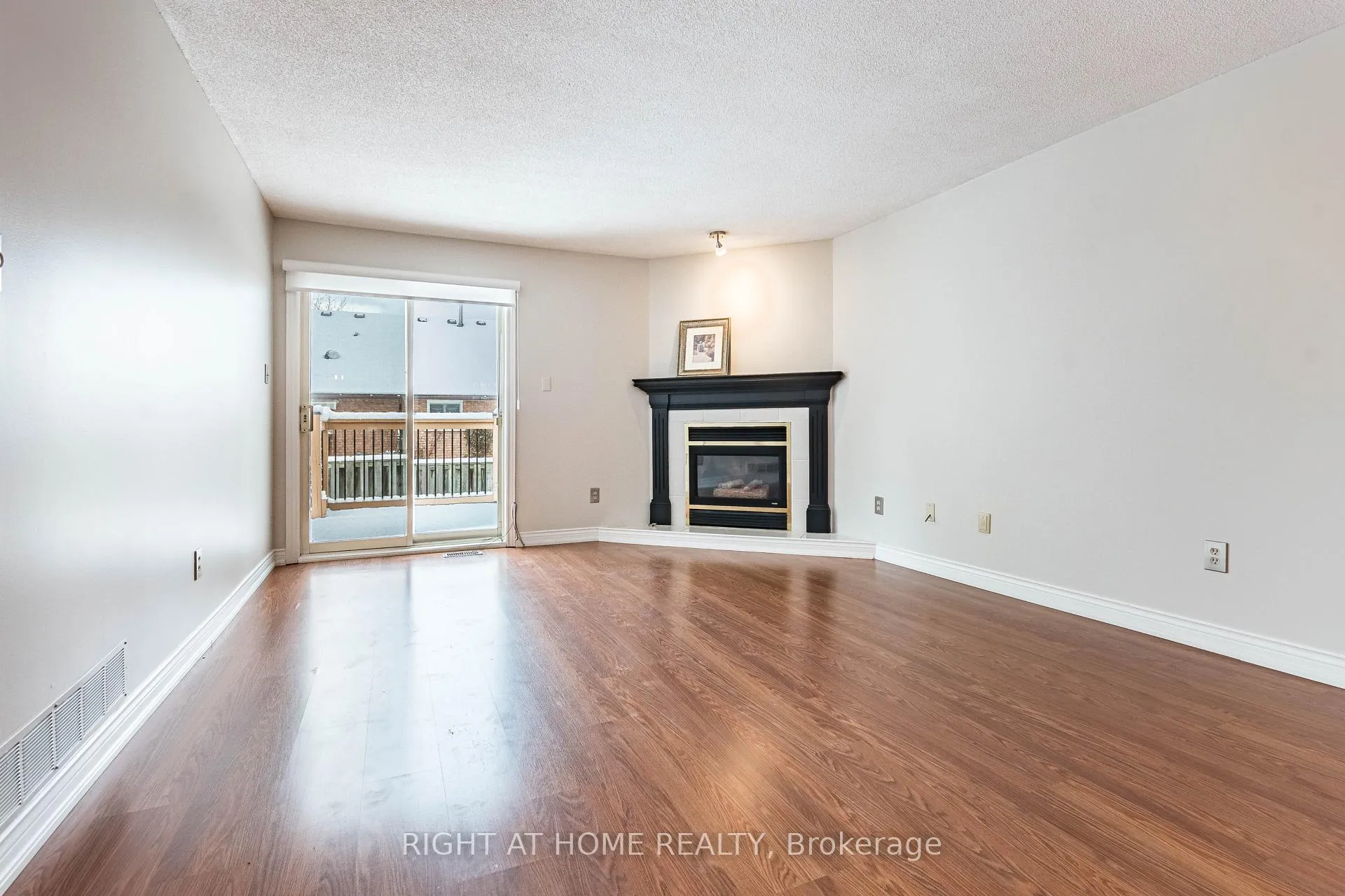 Photo 14 of Unit 7, 165 Main Street E, Grimsby, Grimsby East — HOMEH