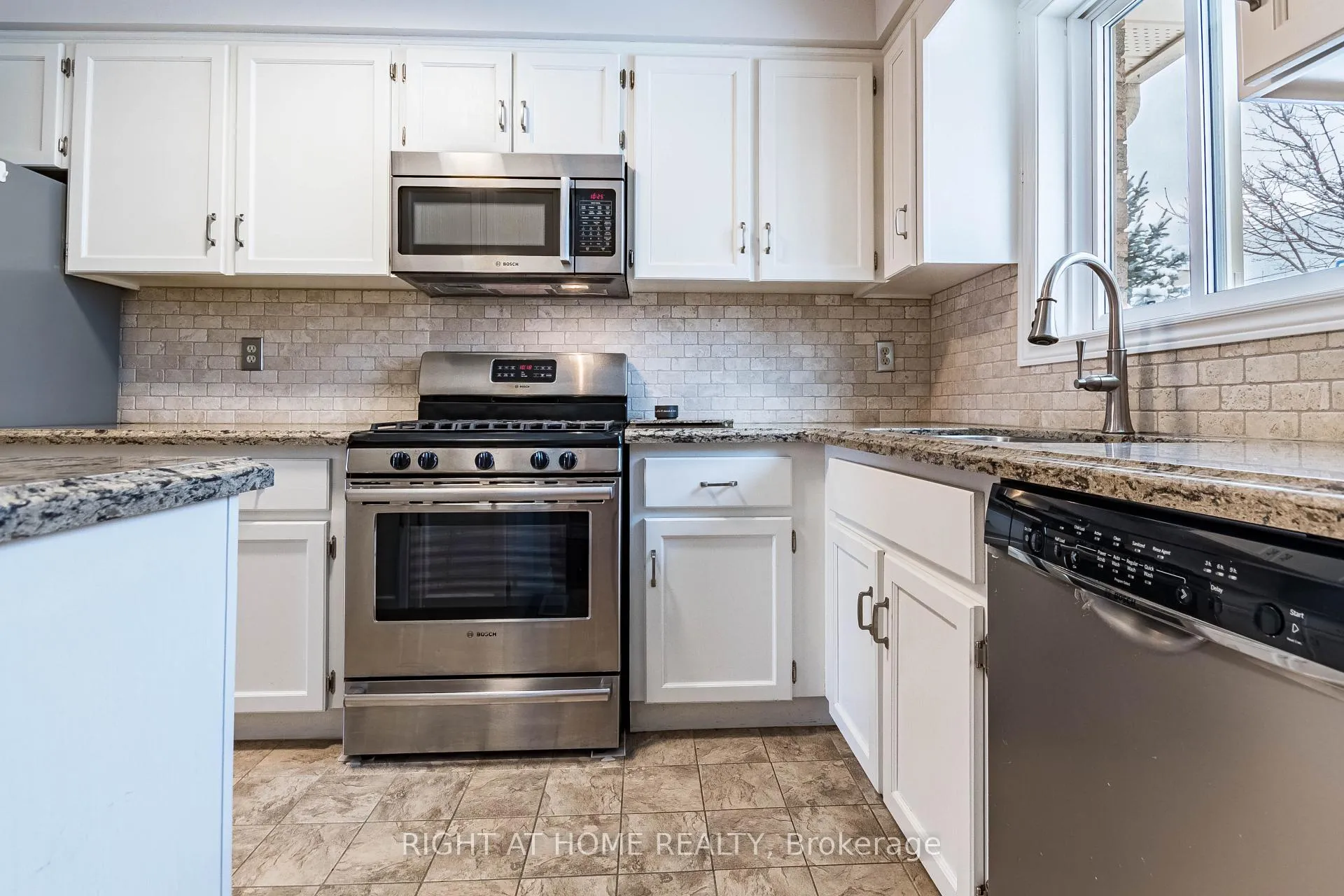 Photo 18 of Unit 7, 165 Main Street E, Grimsby, Grimsby East — HOMEH
