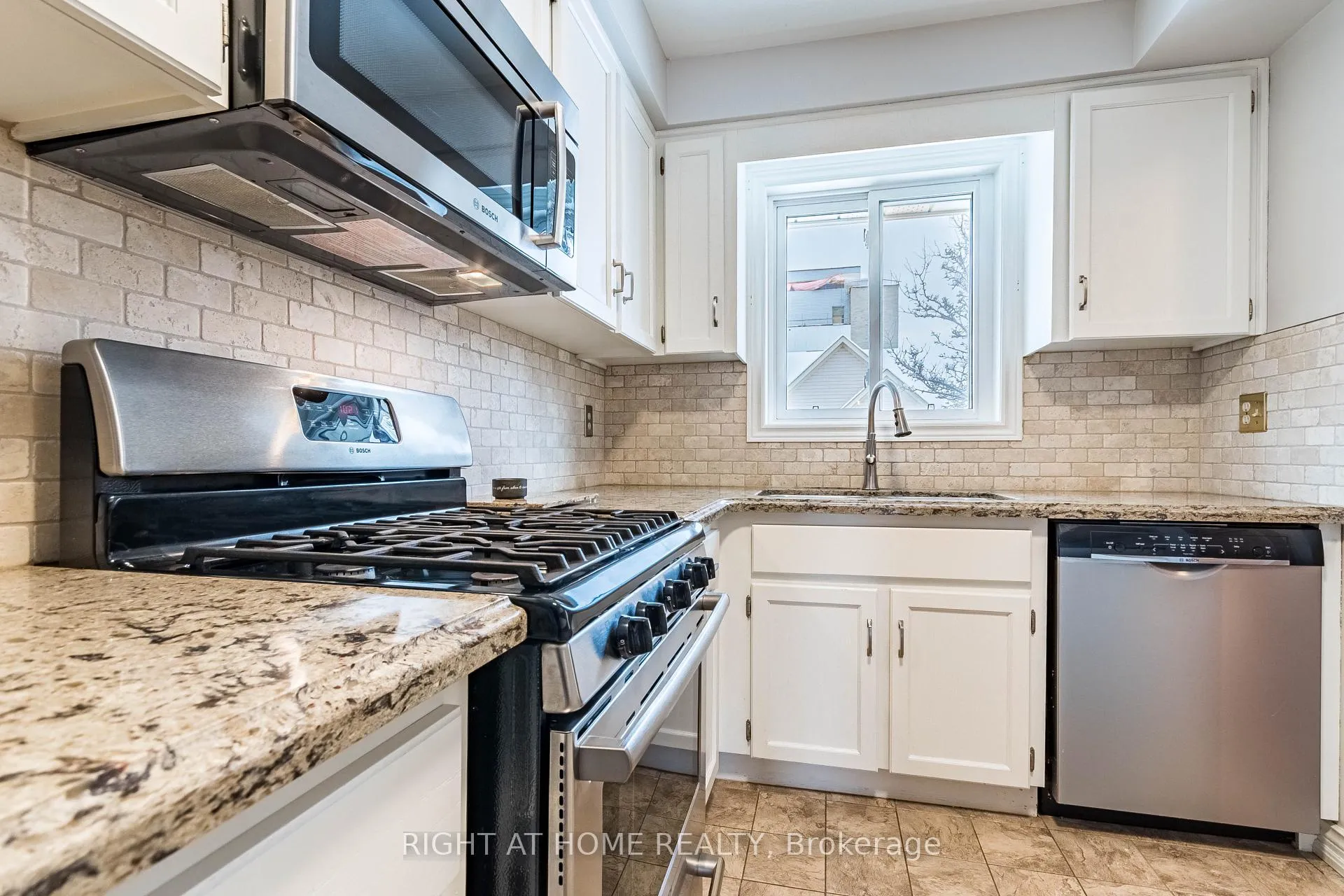 Photo 22 of Unit 7, 165 Main Street E, Grimsby, Grimsby East — HOMEH