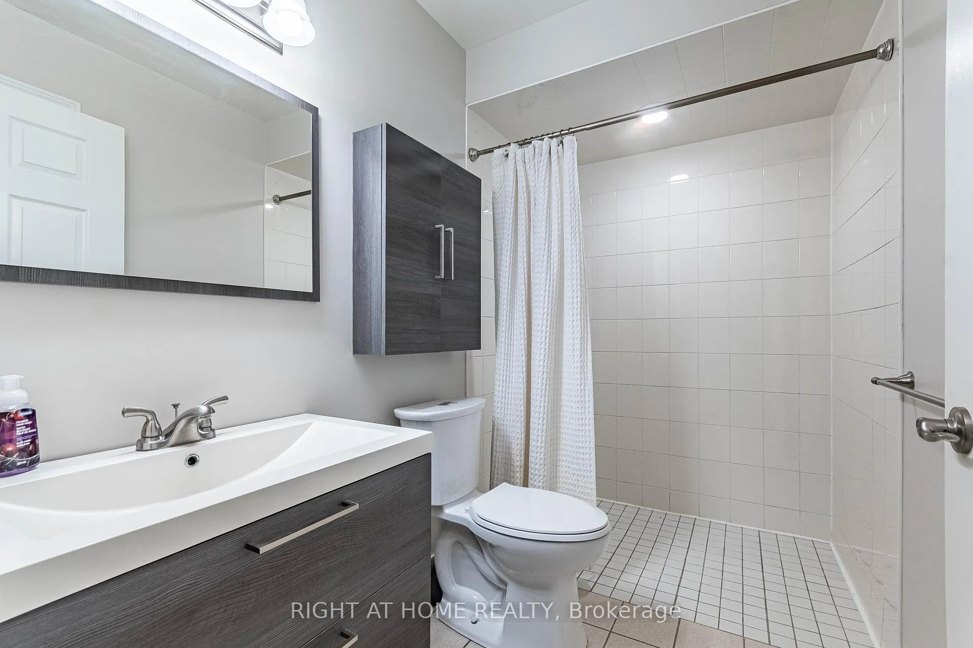 Photo 23 of Unit 7, 165 Main Street E, Grimsby, Grimsby East — HOMEH
