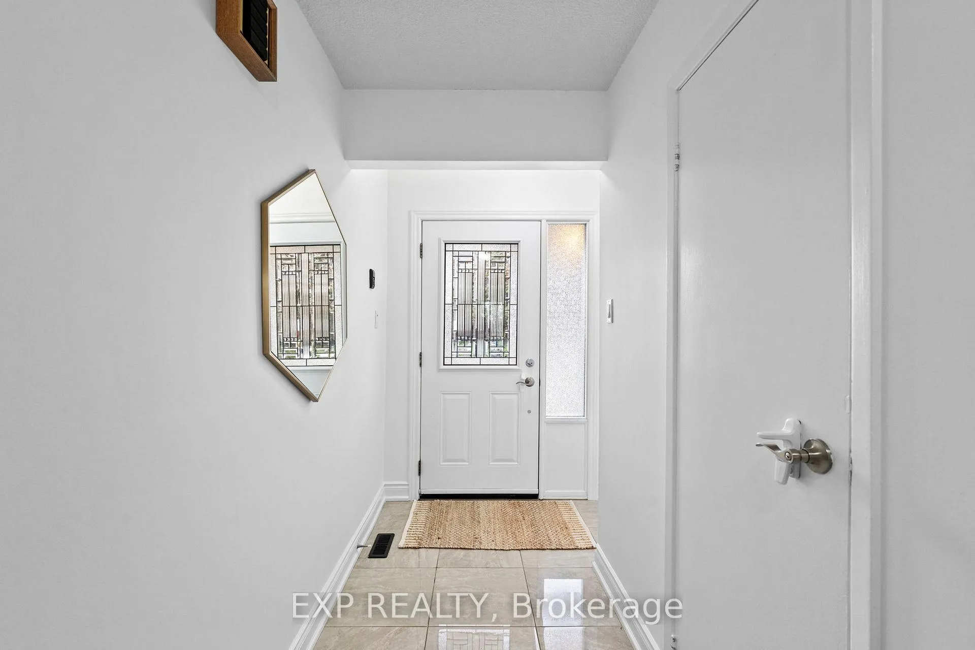 Photo 4 of Unit 14, 5536 Montevideo Road, Mississauga, Meadowvale — HOMEH