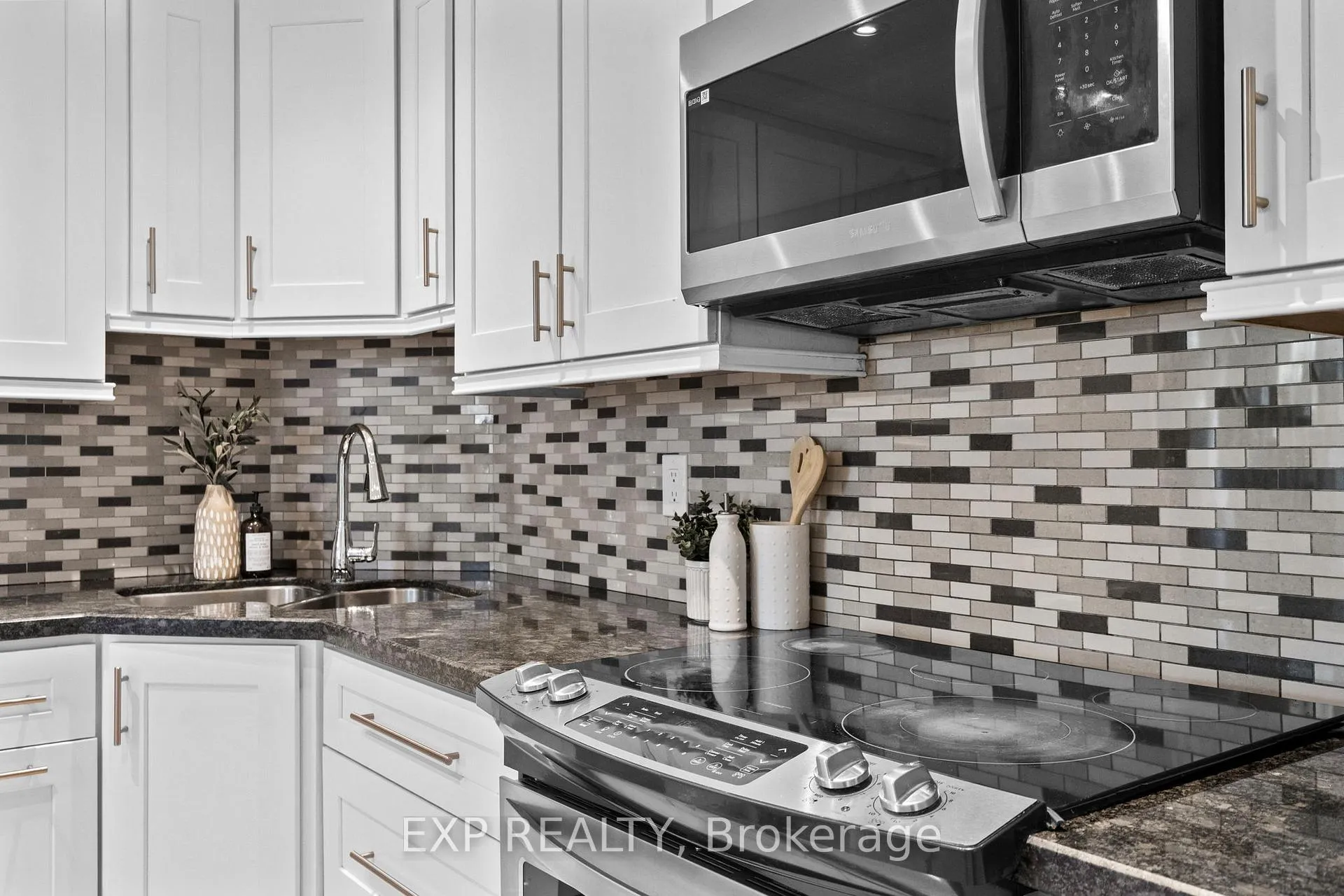 Photo 7 of Unit 14, 5536 Montevideo Road, Mississauga, Meadowvale — HOMEH
