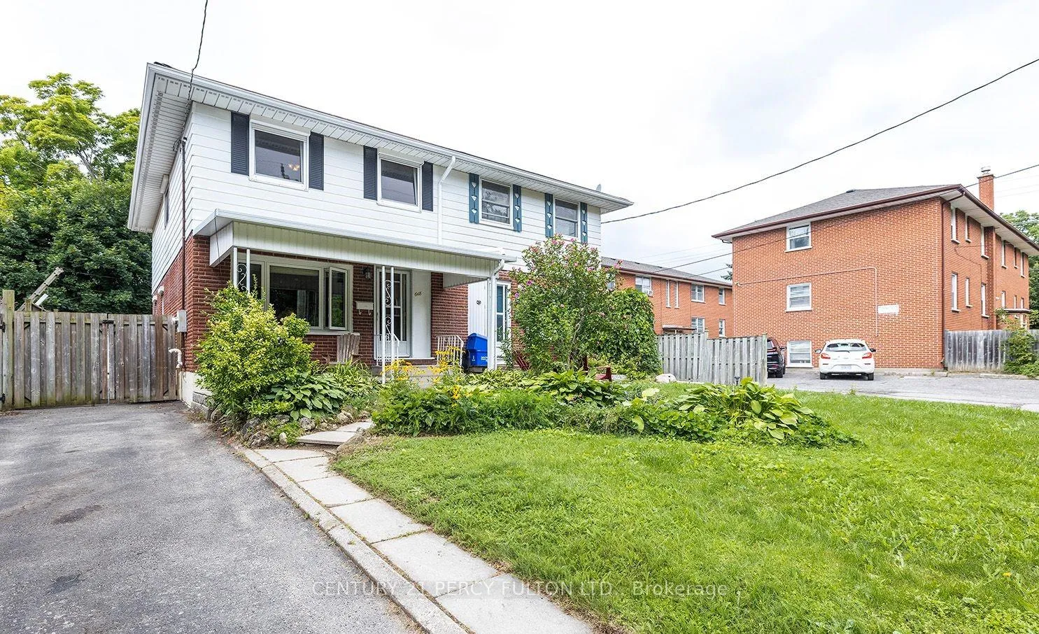 Front of 648 Minto Street W