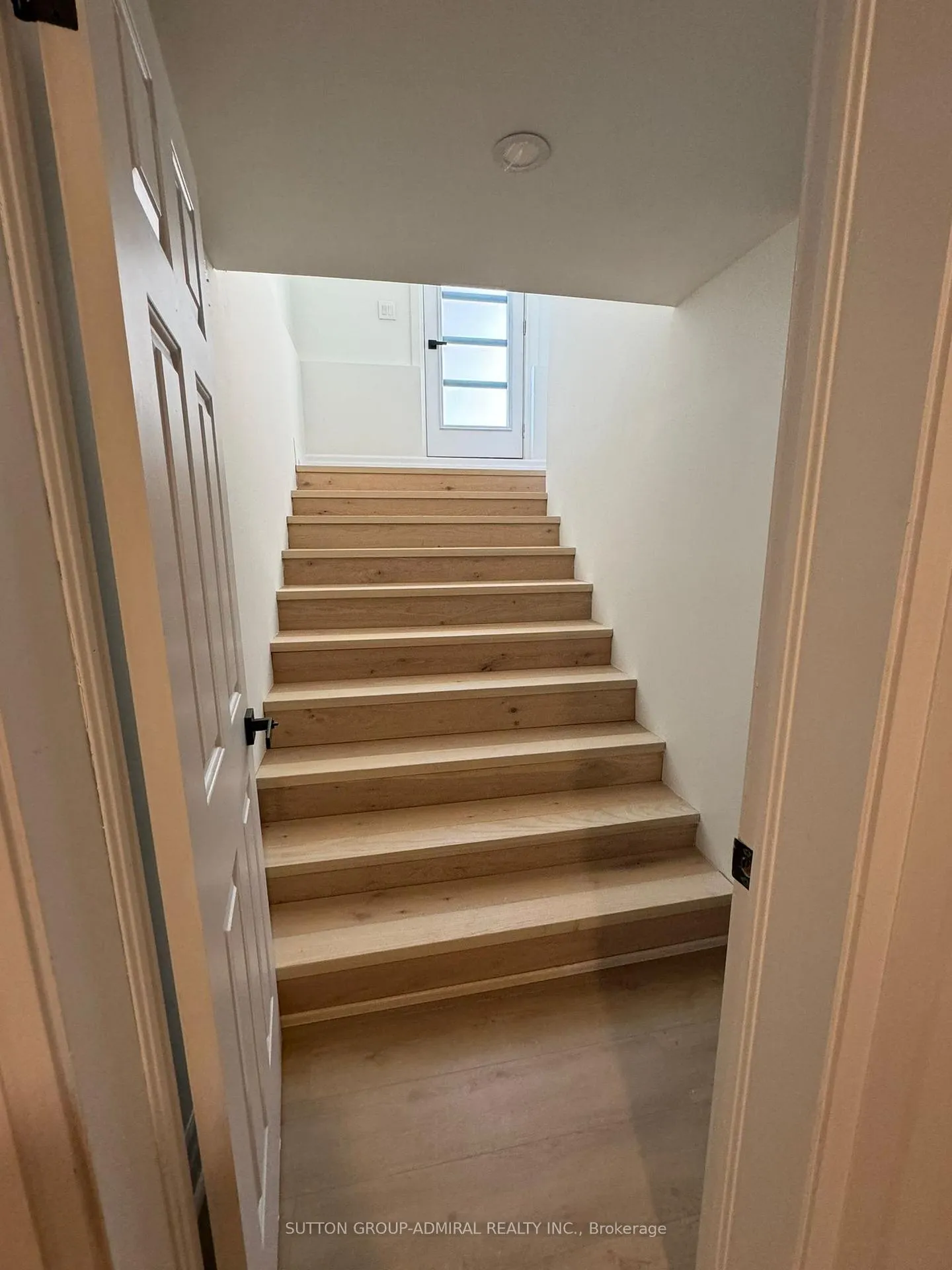 Photo 2 of Unit Lower, 23 chatsworth Court, Vaughan, Islington Woods — HOMEH