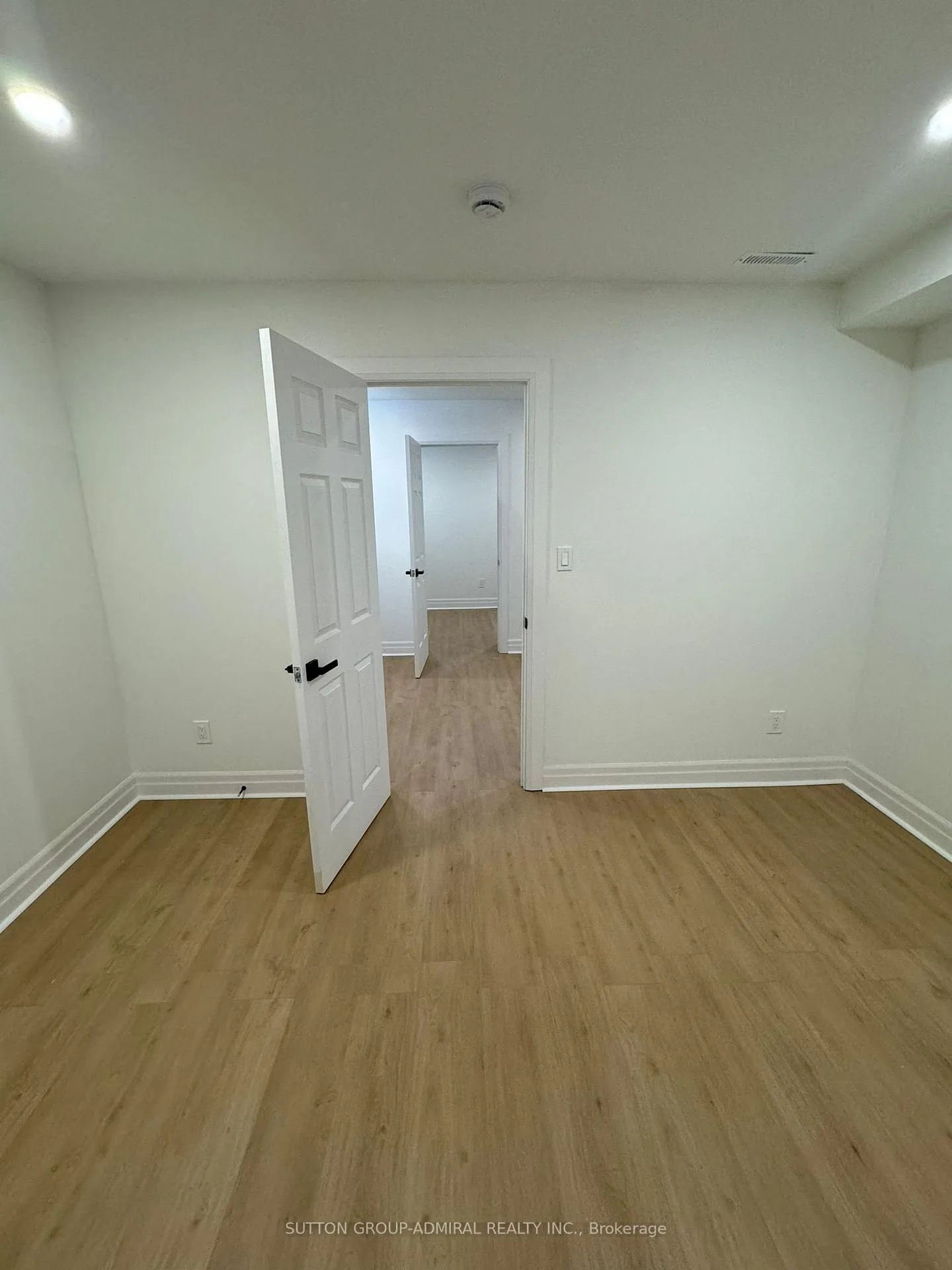 Photo 3 of Unit Lower, 23 chatsworth Court, Vaughan, Islington Woods — HOMEH