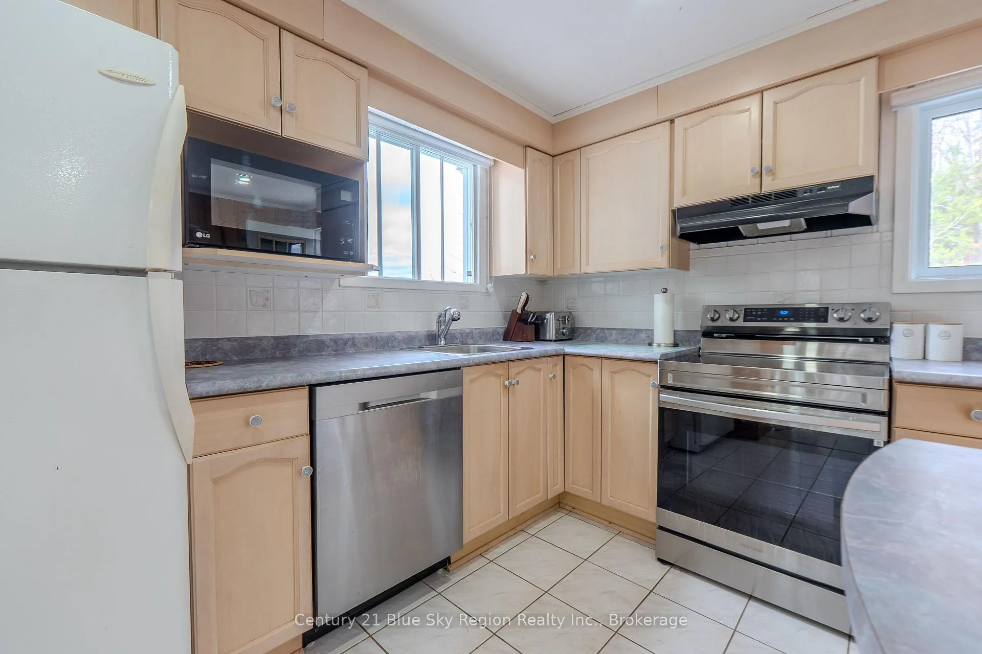 Photo 16 of 1421 Northshore Road, North Bay, Birchaven — HOMEH