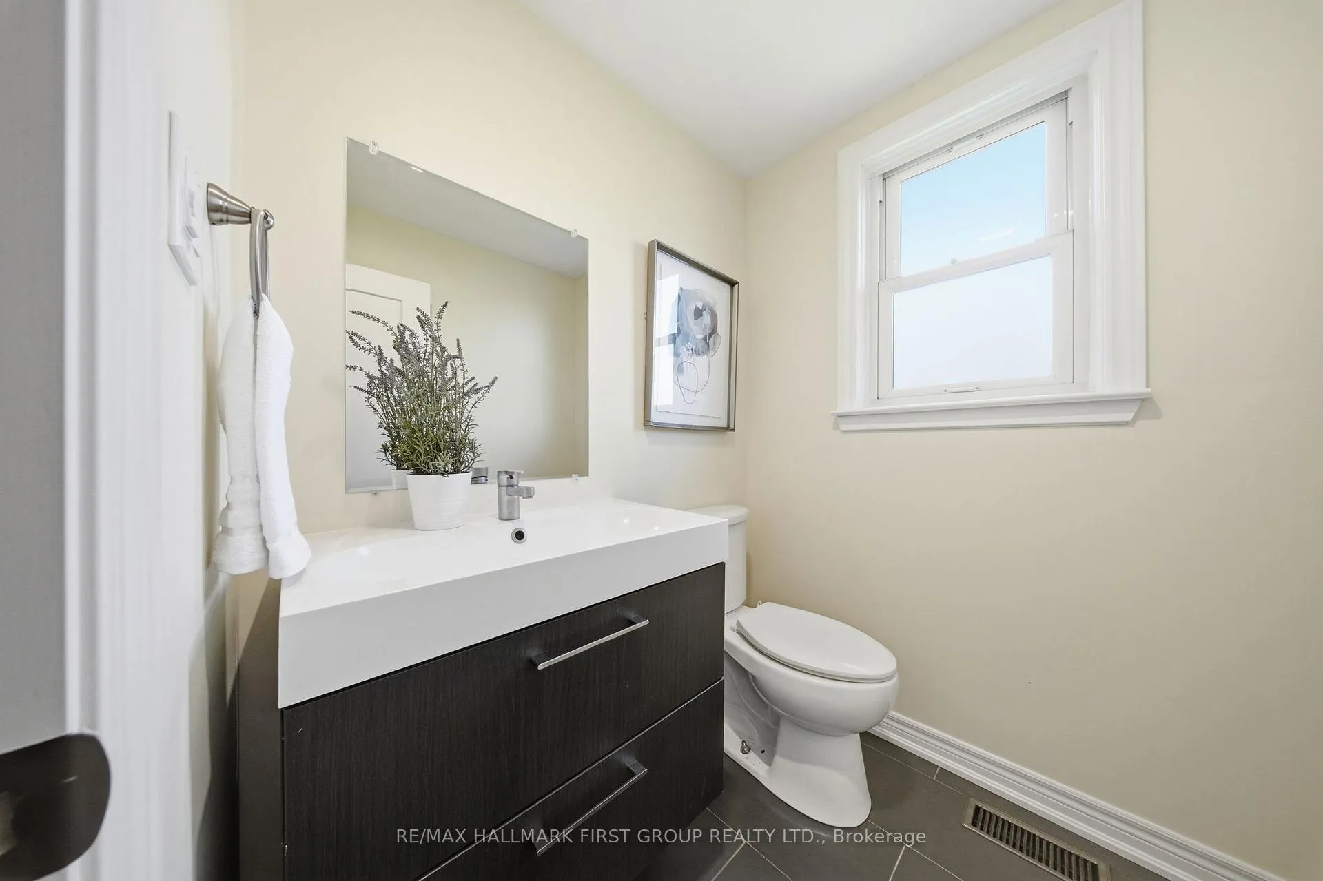 Photo 8 of 128 Clements Road E, Ajax, South East — HOMEH