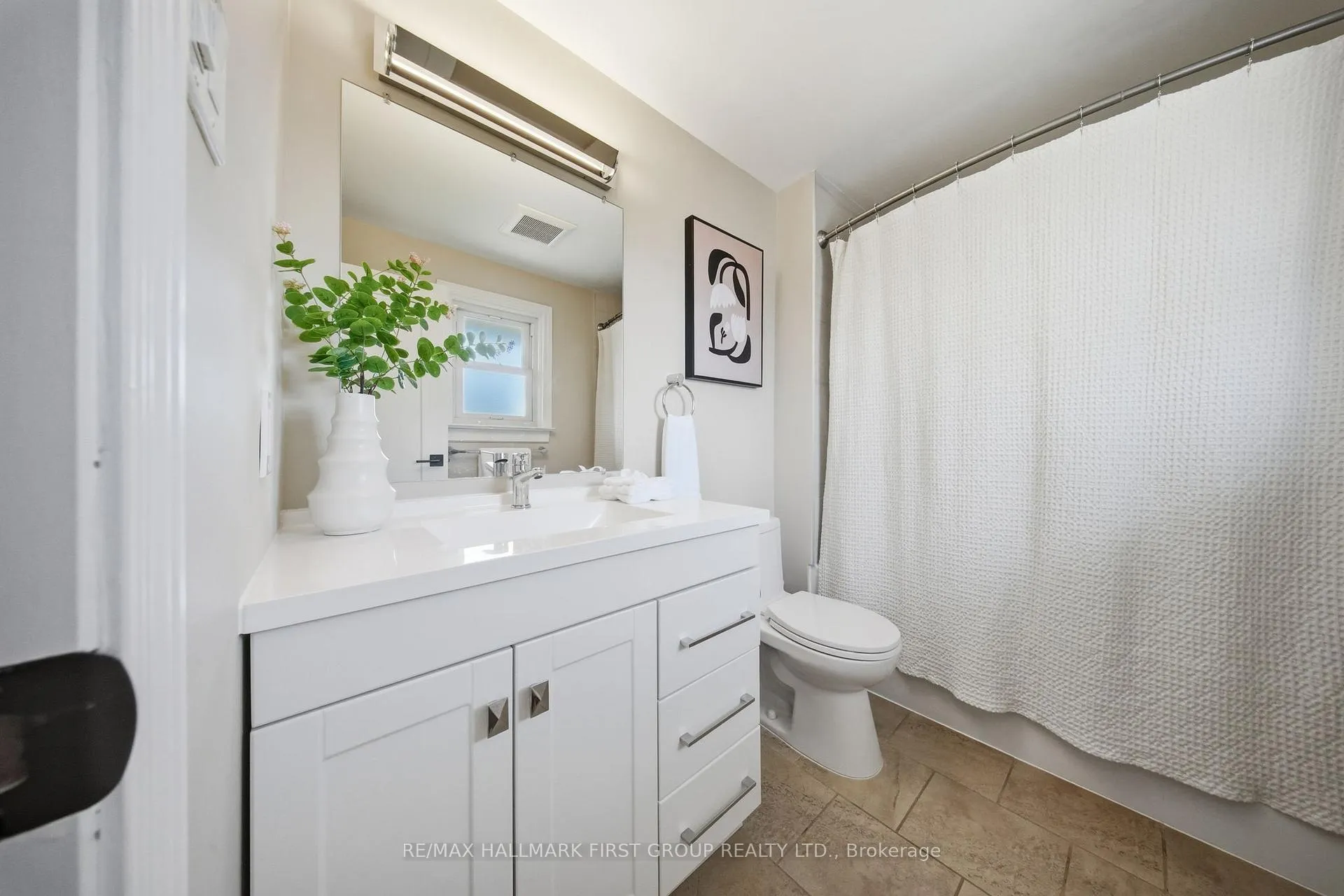 Photo 11 of 128 Clements Road E, Ajax, South East — HOMEH
