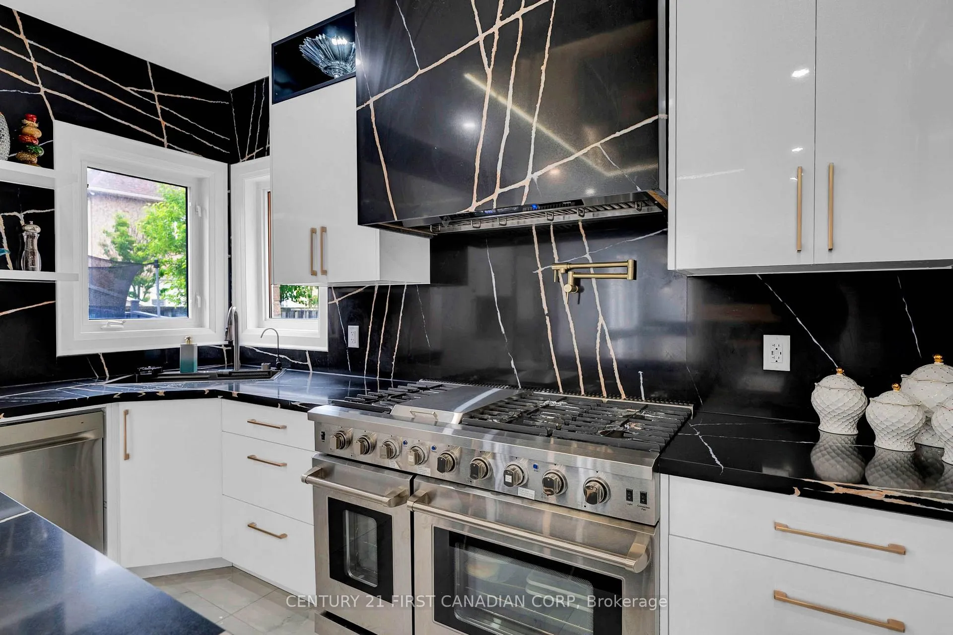 Photo 16 of 4 Freshspring Drive, Brampton, Sandringham-Wellington — HOMEH