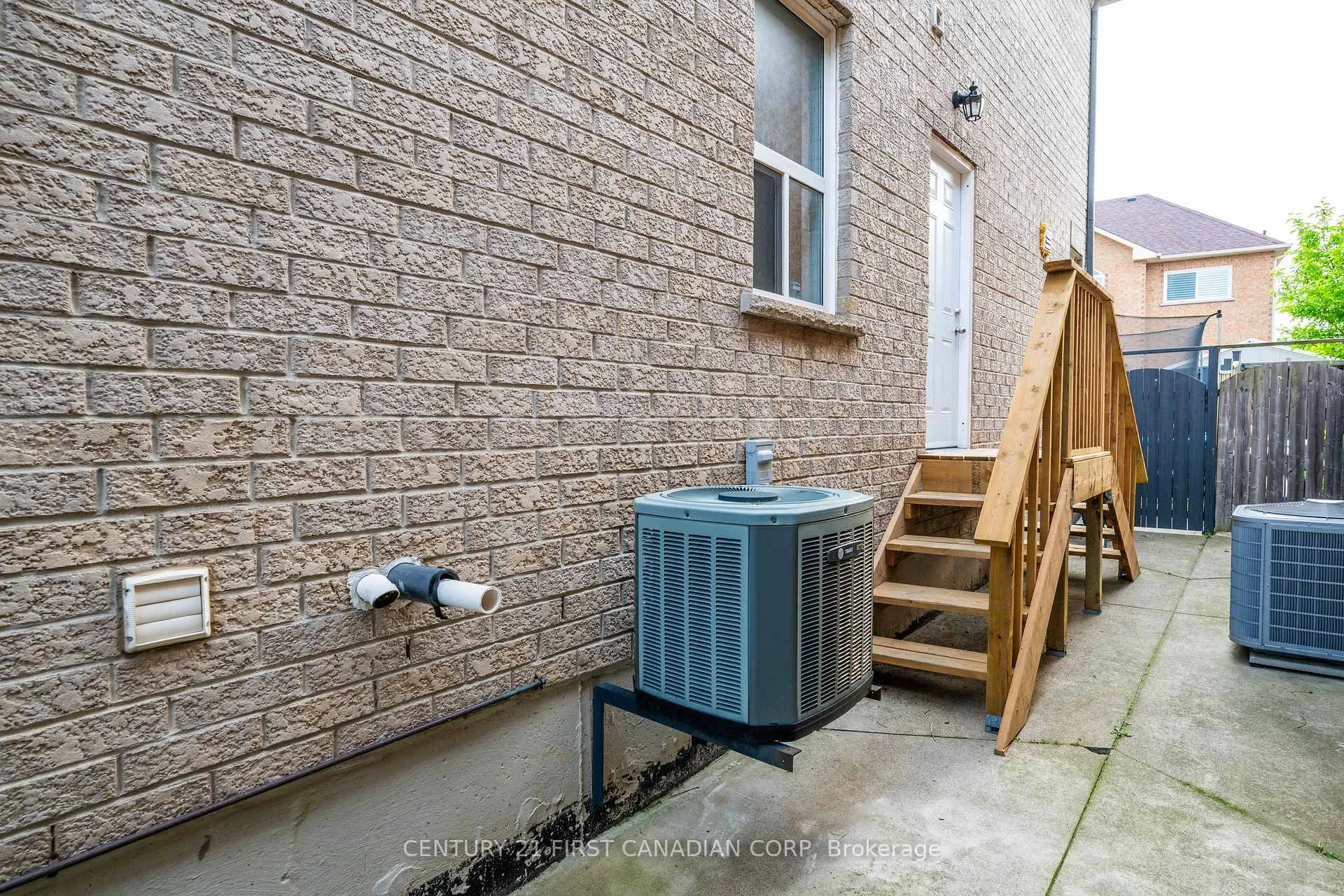 Photo 47 of 4 Freshspring Drive, Brampton, Sandringham-Wellington — HOMEH