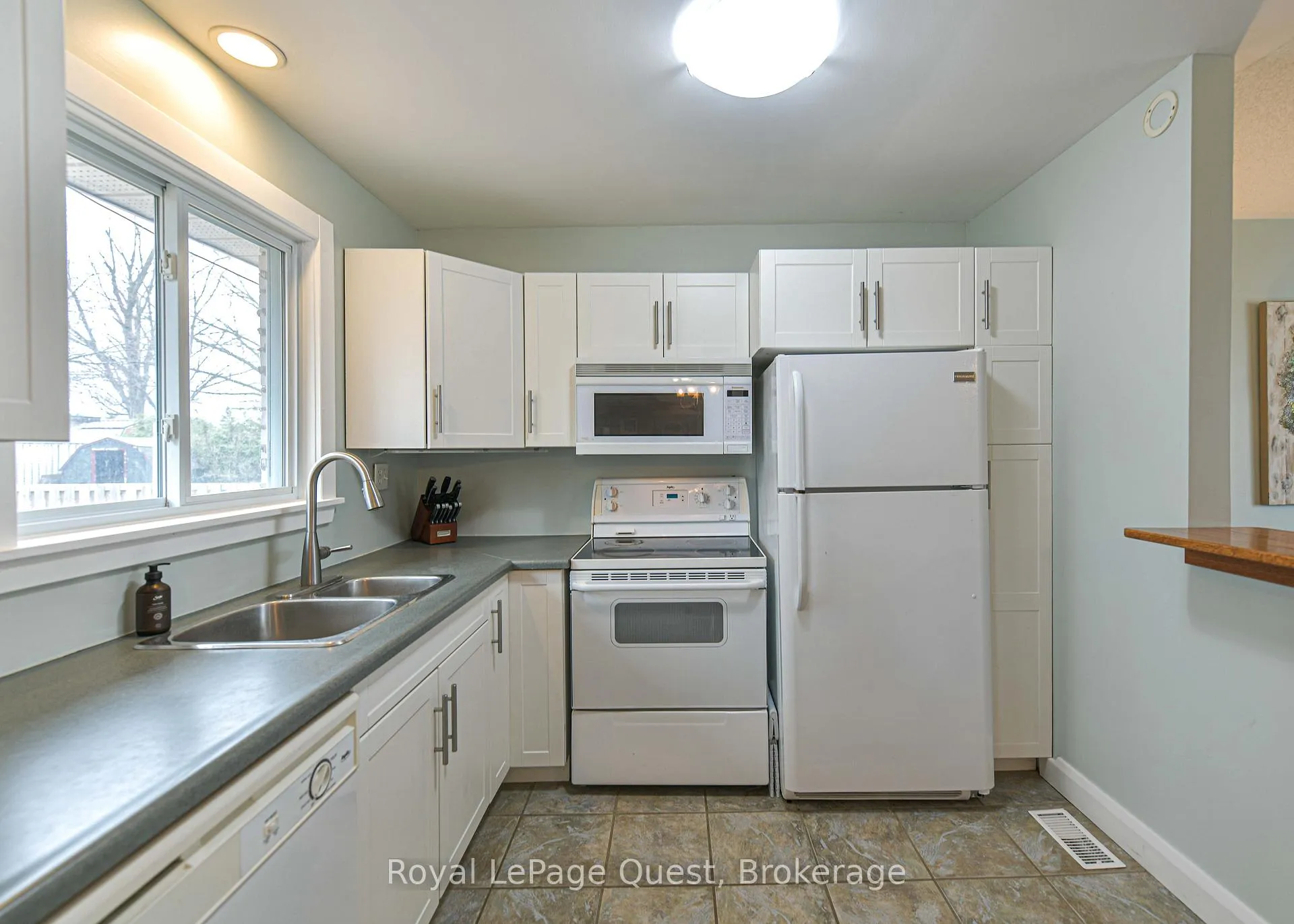 Photo 16 of 9 Eleanor Road, Orillia — HOMEH